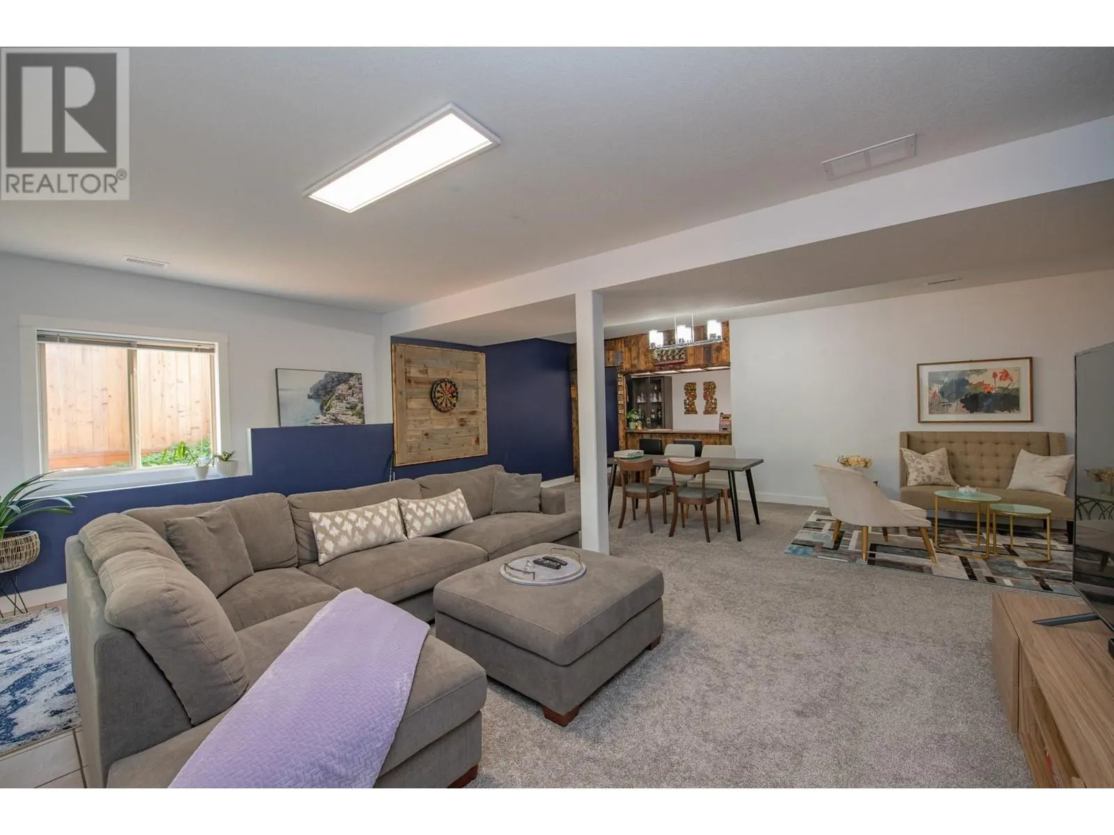1927 Skyview Crescent