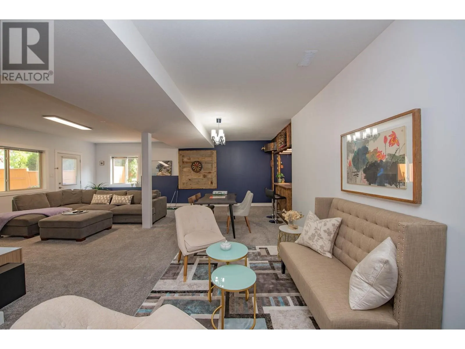 1927 Skyview Crescent