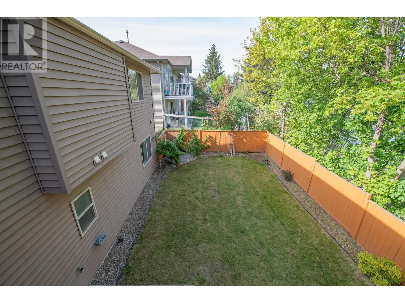 1927 Skyview Crescent