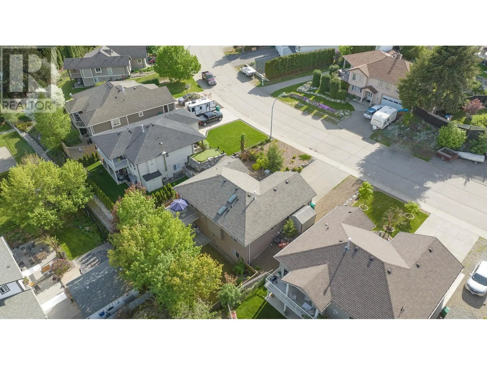 1927 Skyview Crescent