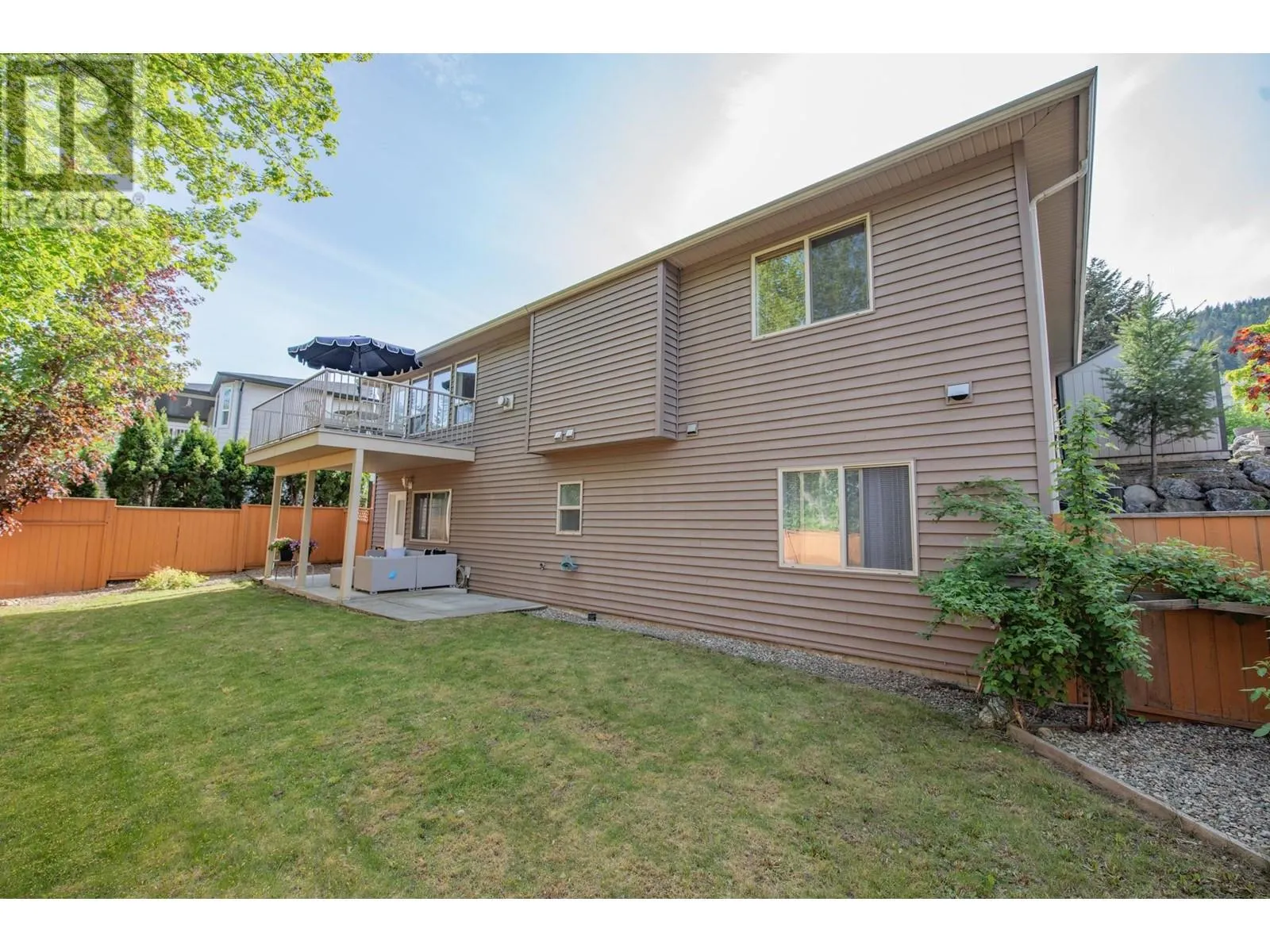 1927 Skyview Crescent