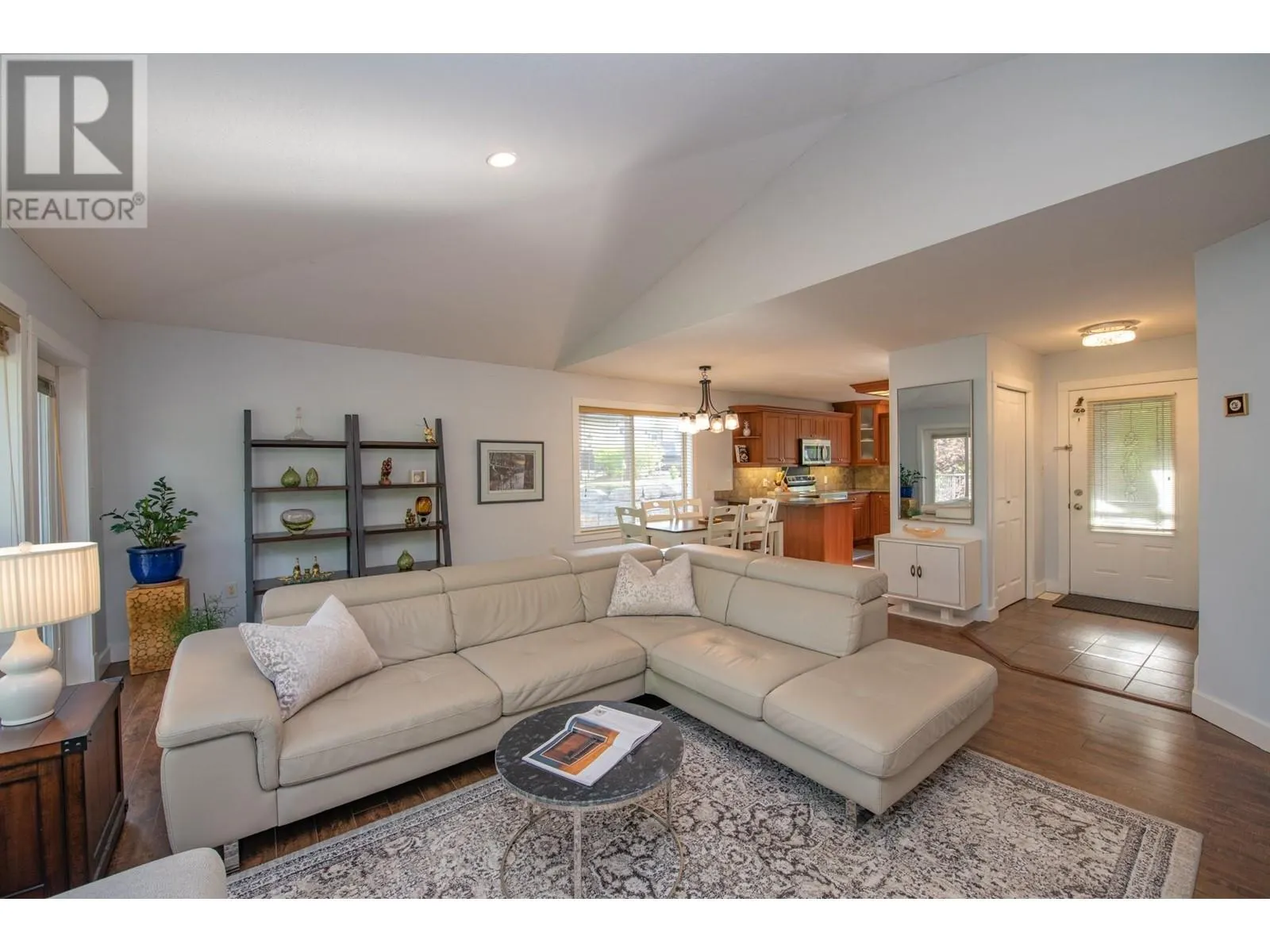 1927 Skyview Crescent