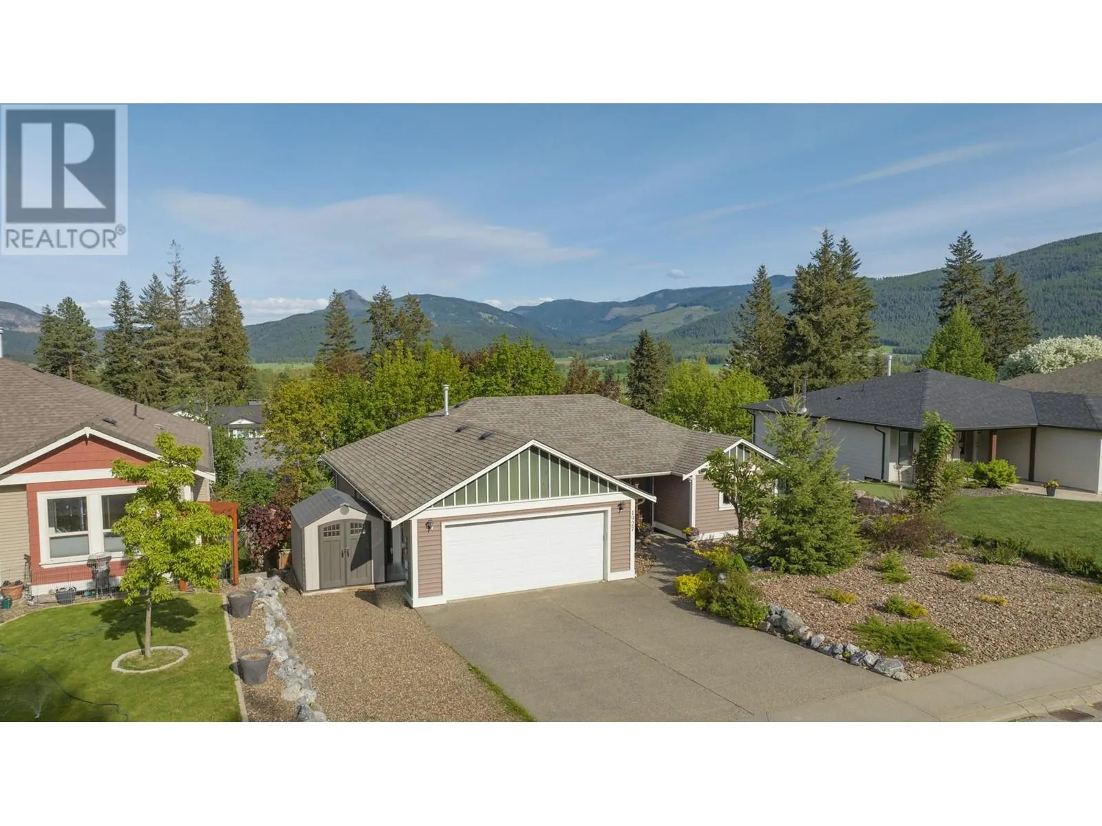 1927 Skyview Crescent