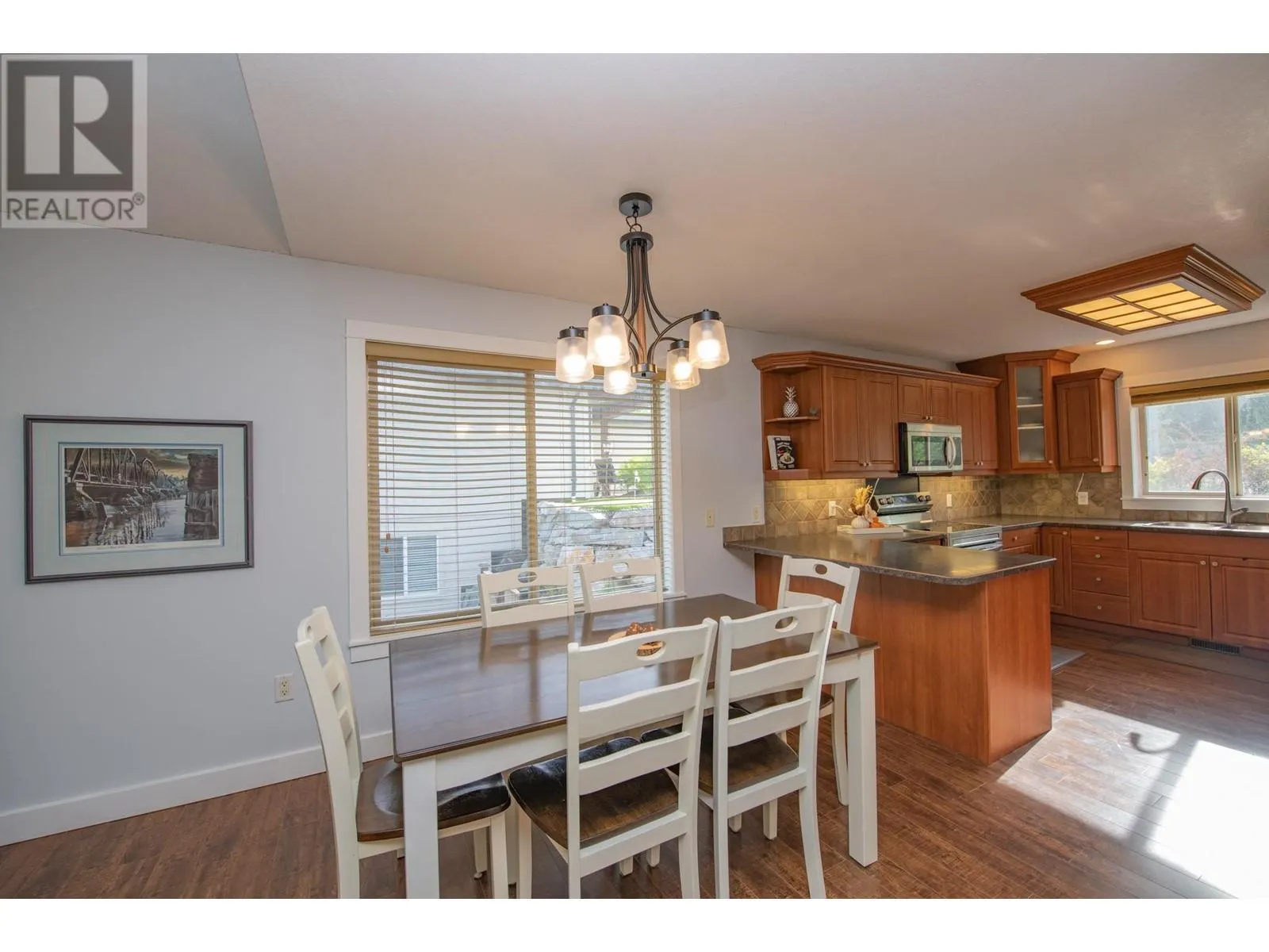 1927 Skyview Crescent