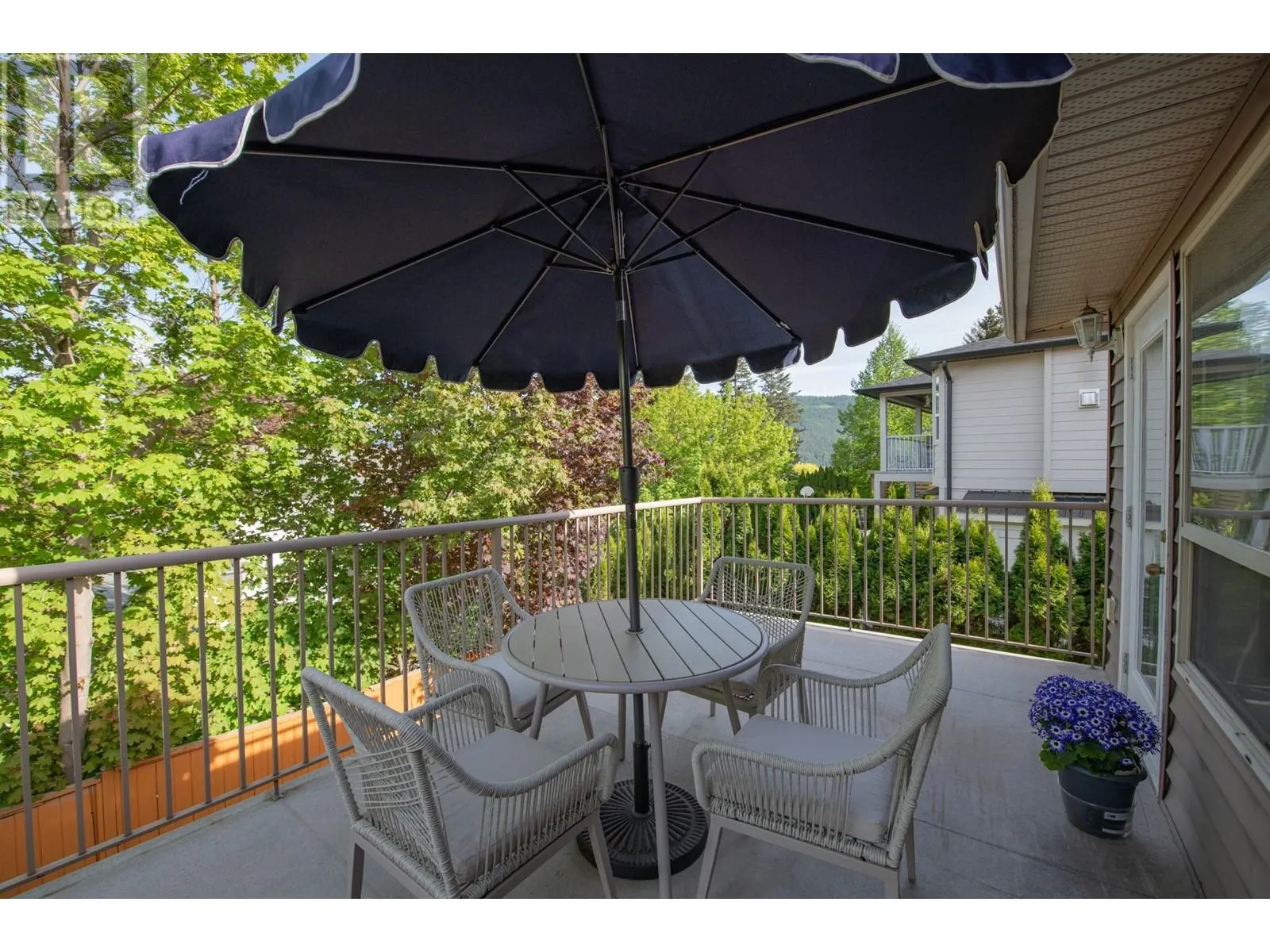 1927 Skyview Crescent