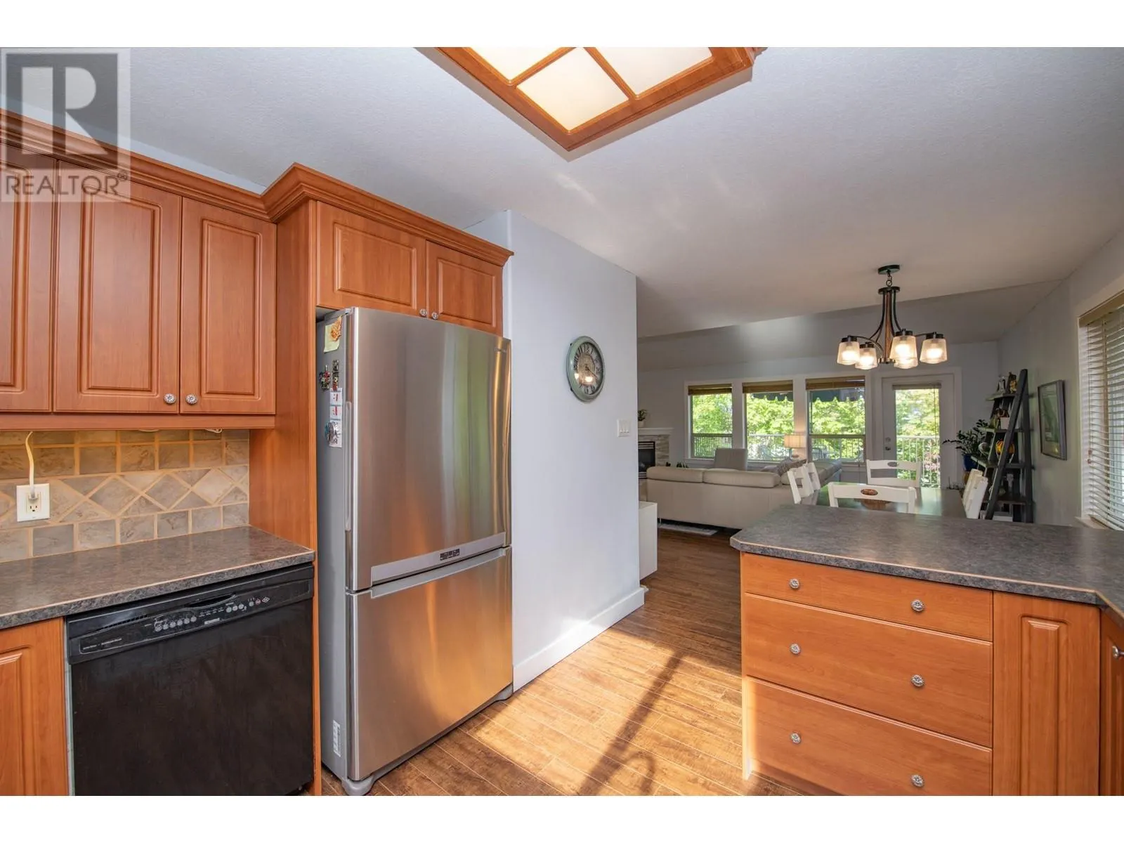 1927 Skyview Crescent