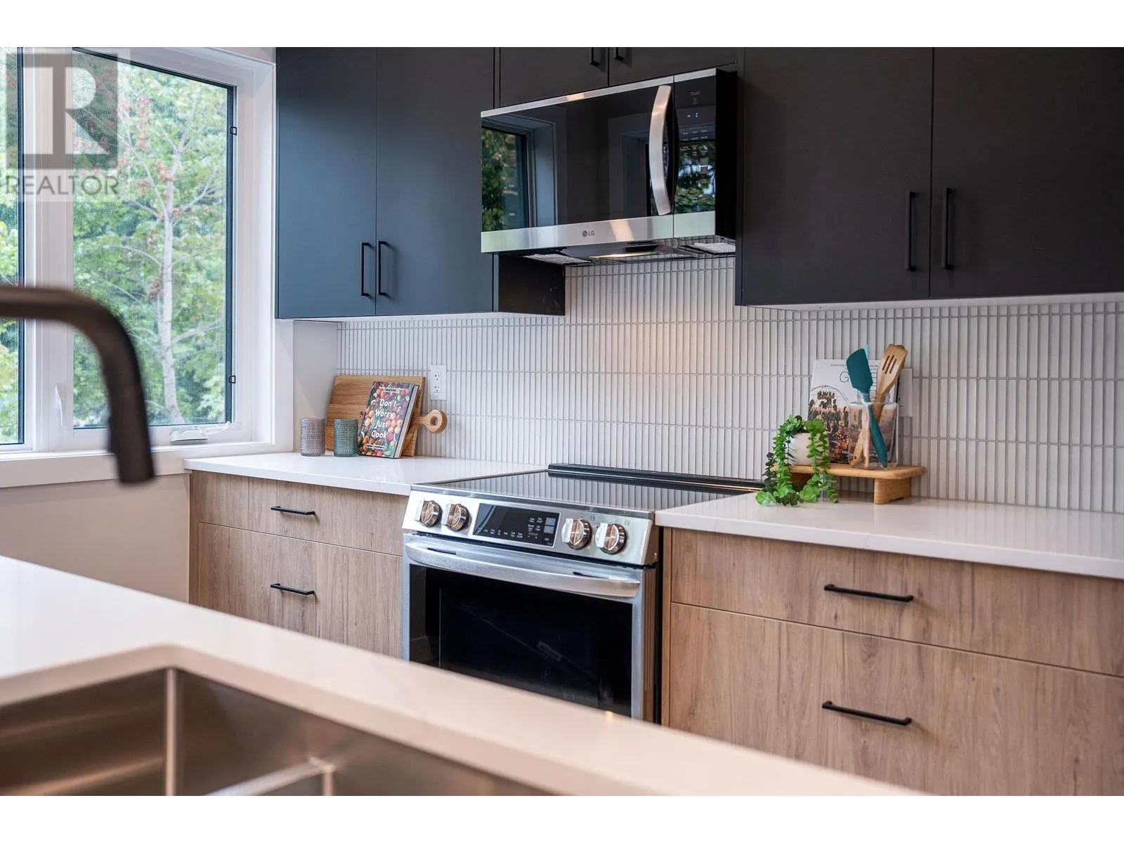 1208 Douglas Street W