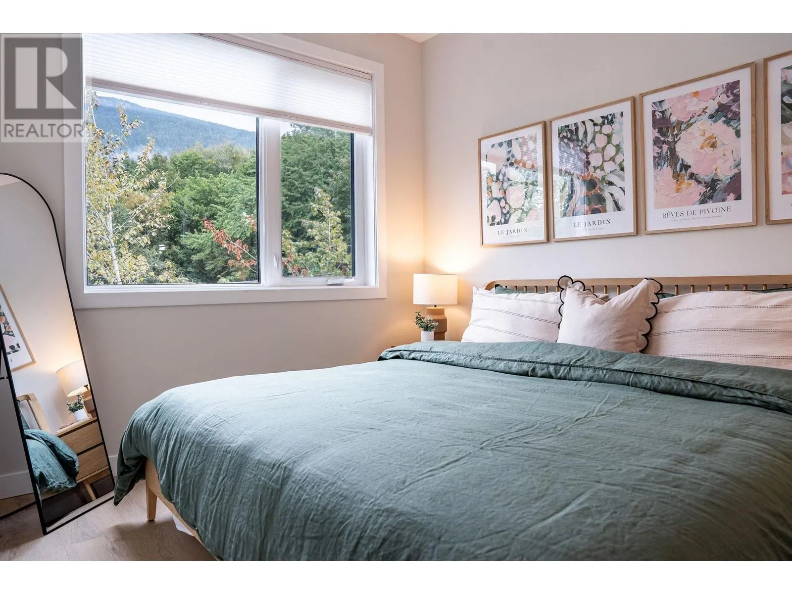 1208 Douglas Street W