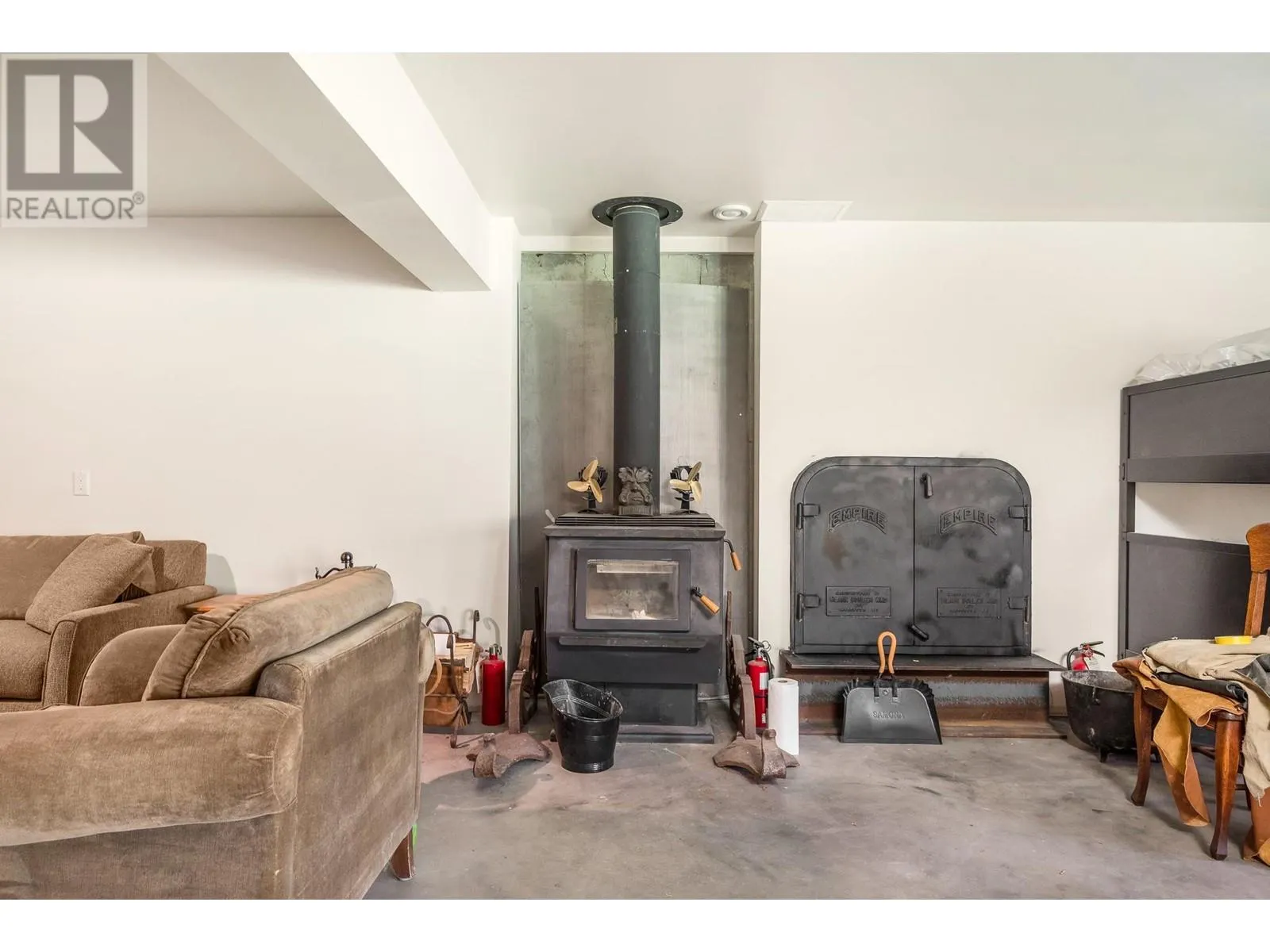 4 Hollingsworth Road