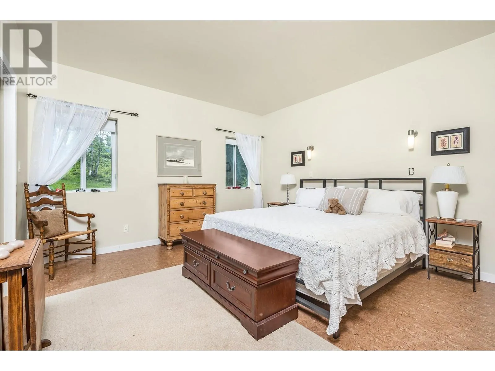 4 Hollingsworth Road