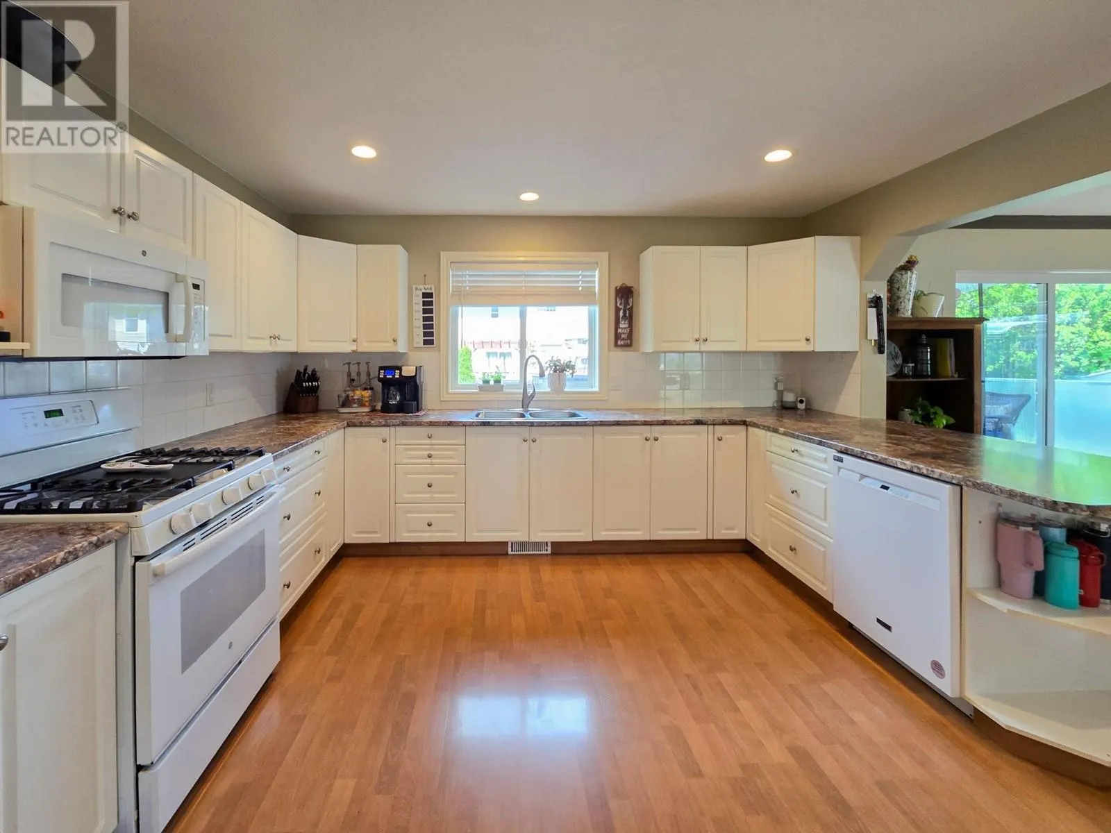 5809 Canary Drive