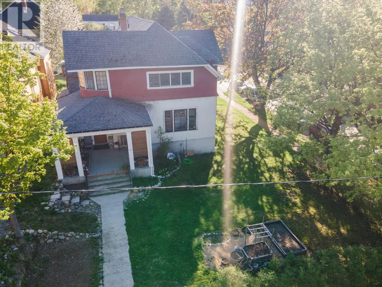 1004 STANLEY Street