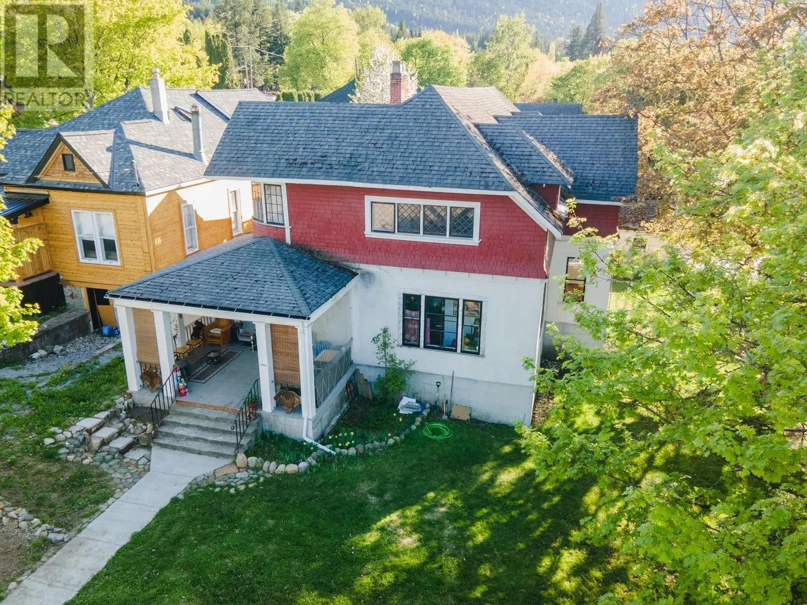1004 STANLEY Street