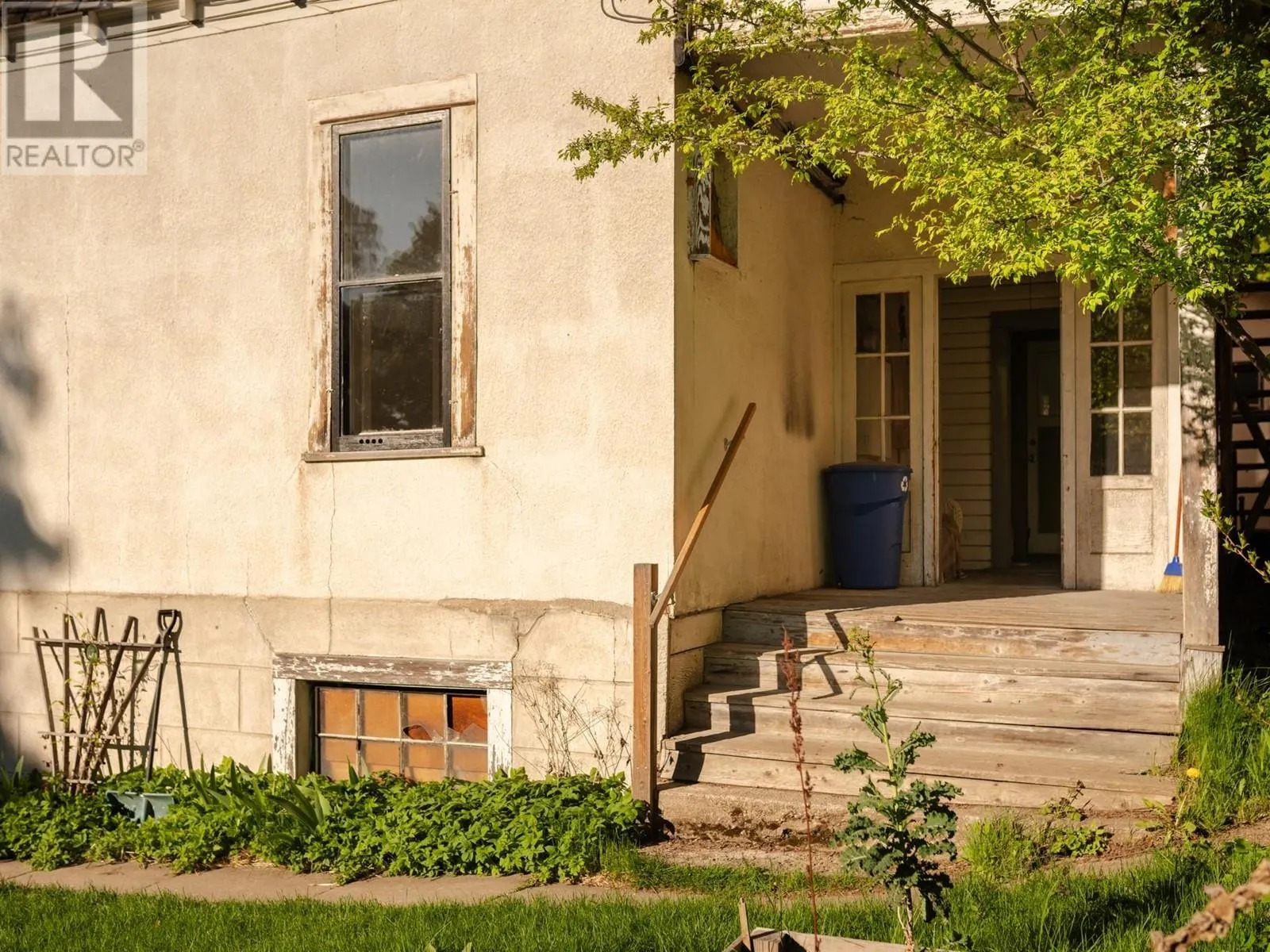 1004 STANLEY Street
