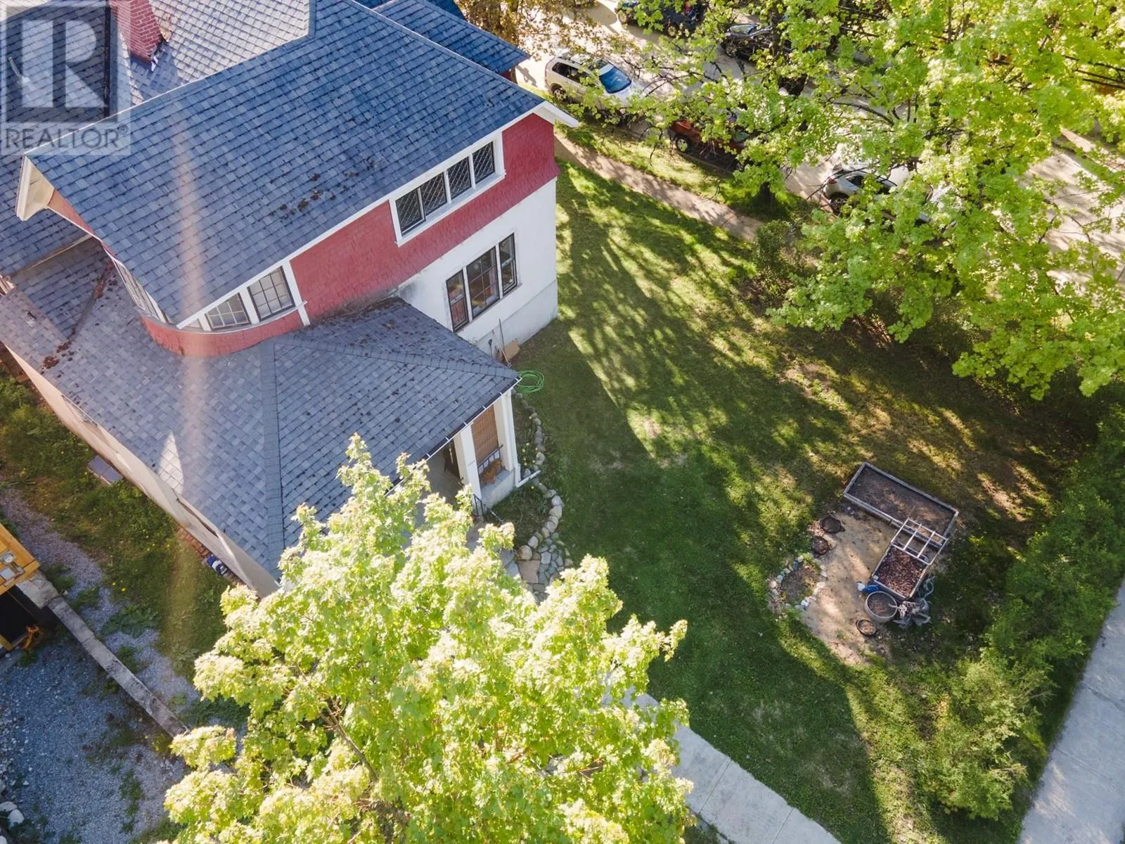 1004 STANLEY Street