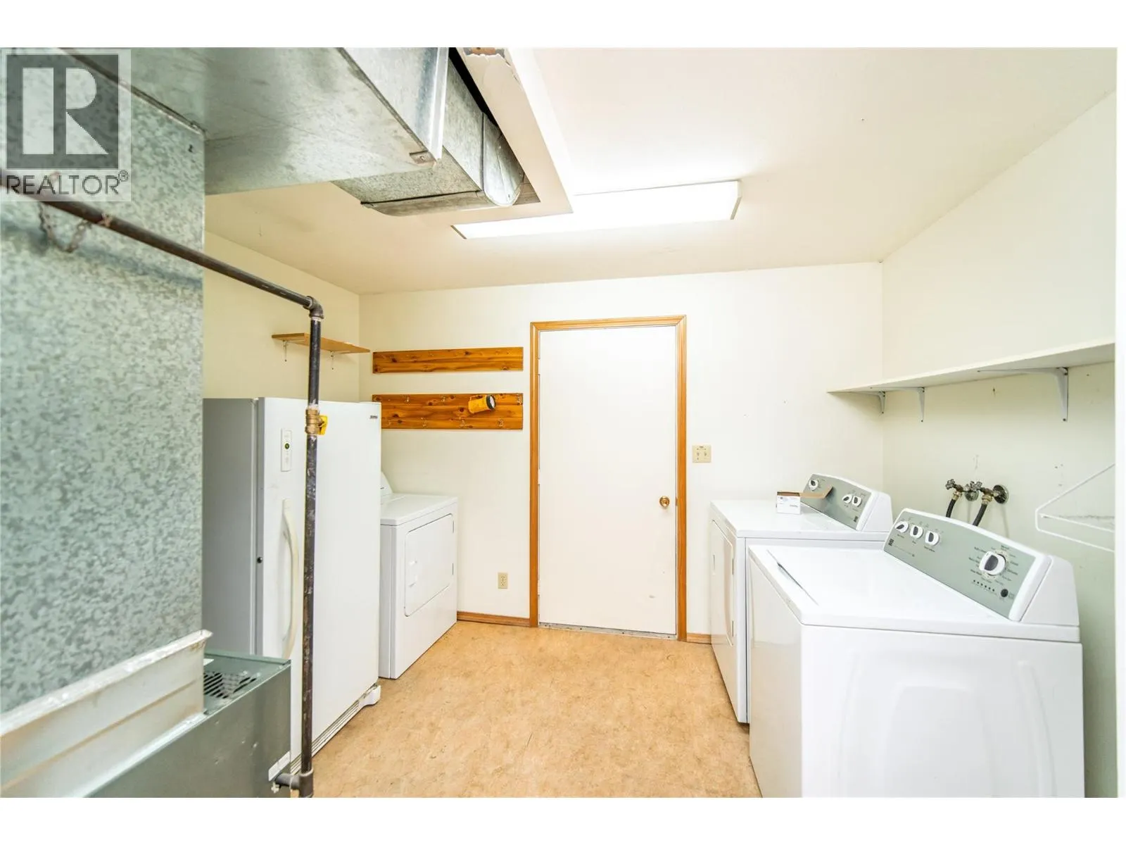 2154 Samuel Cres