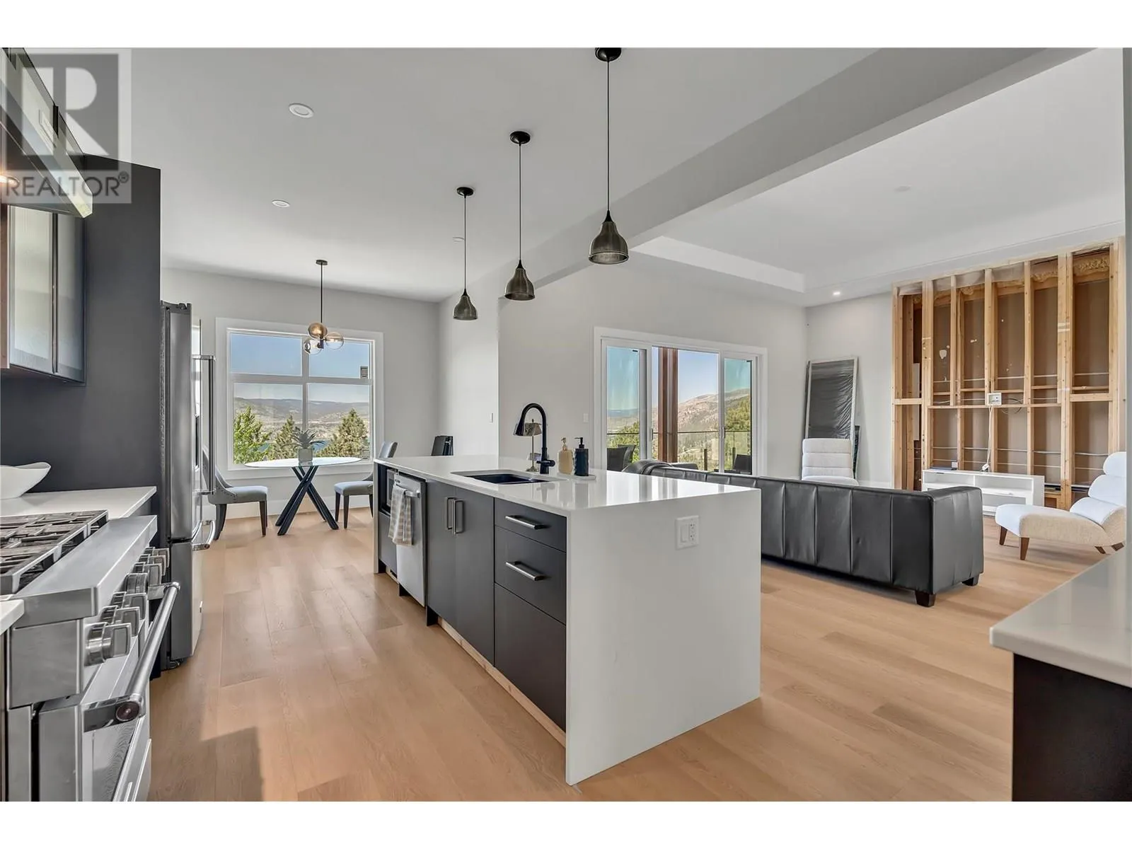 2835 Outlook Way