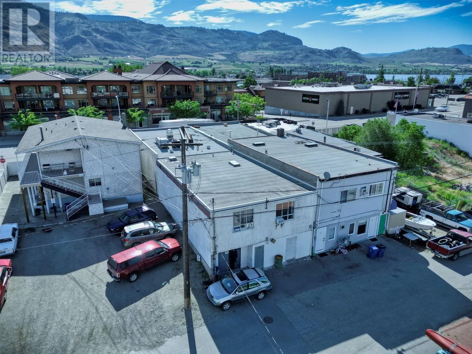 8143 MAIN Street