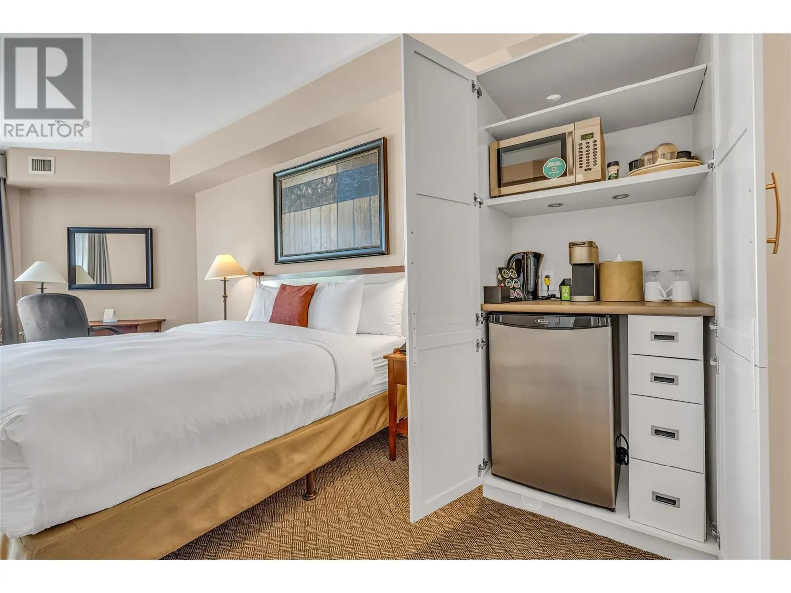 12811 Lakeshore Drive S Unit# 410/411