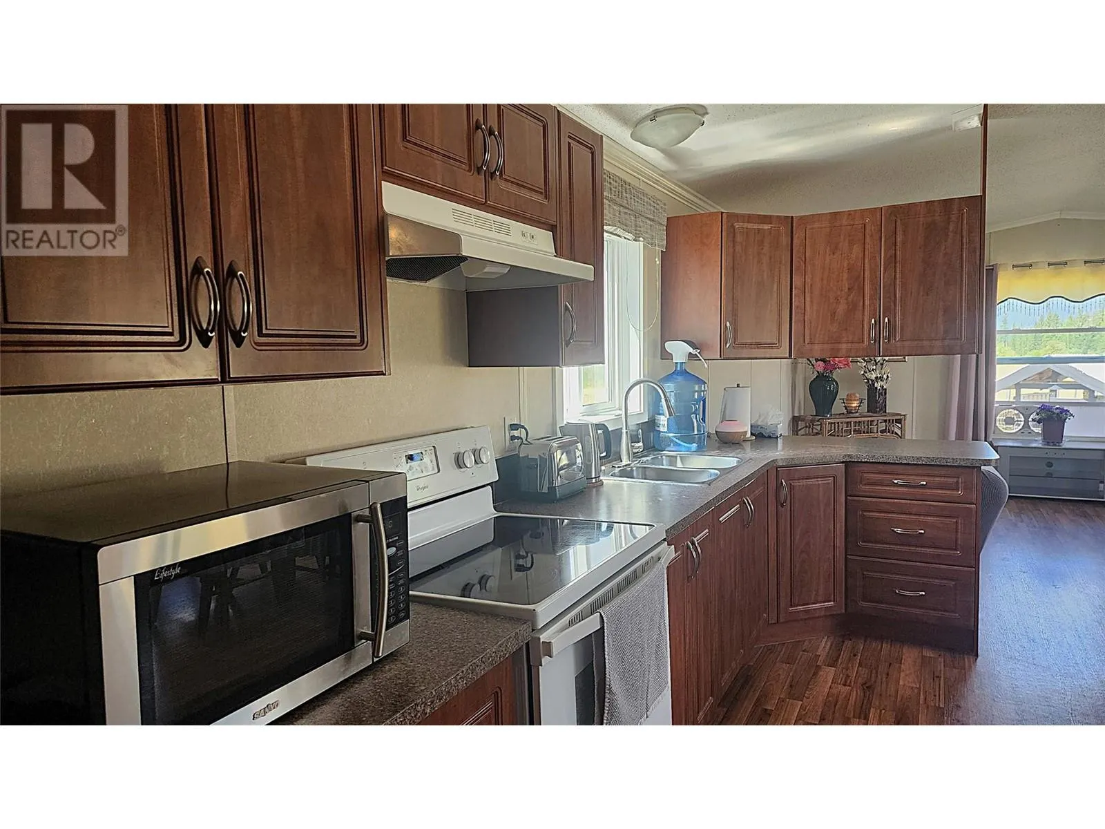 3237 Creighton Valley Road