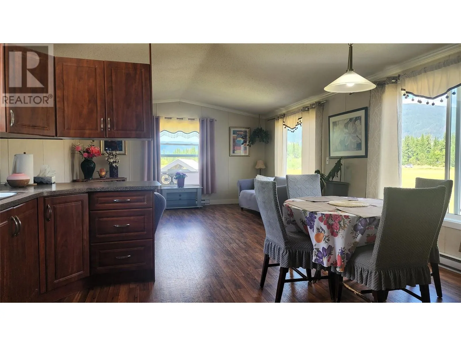 3237 Creighton Valley Road