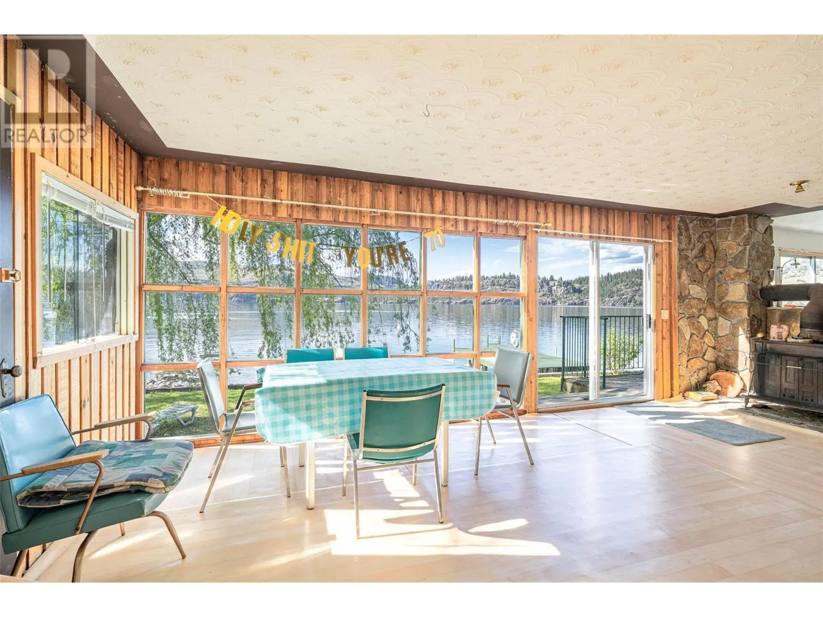 5867 Cosens Bay Road