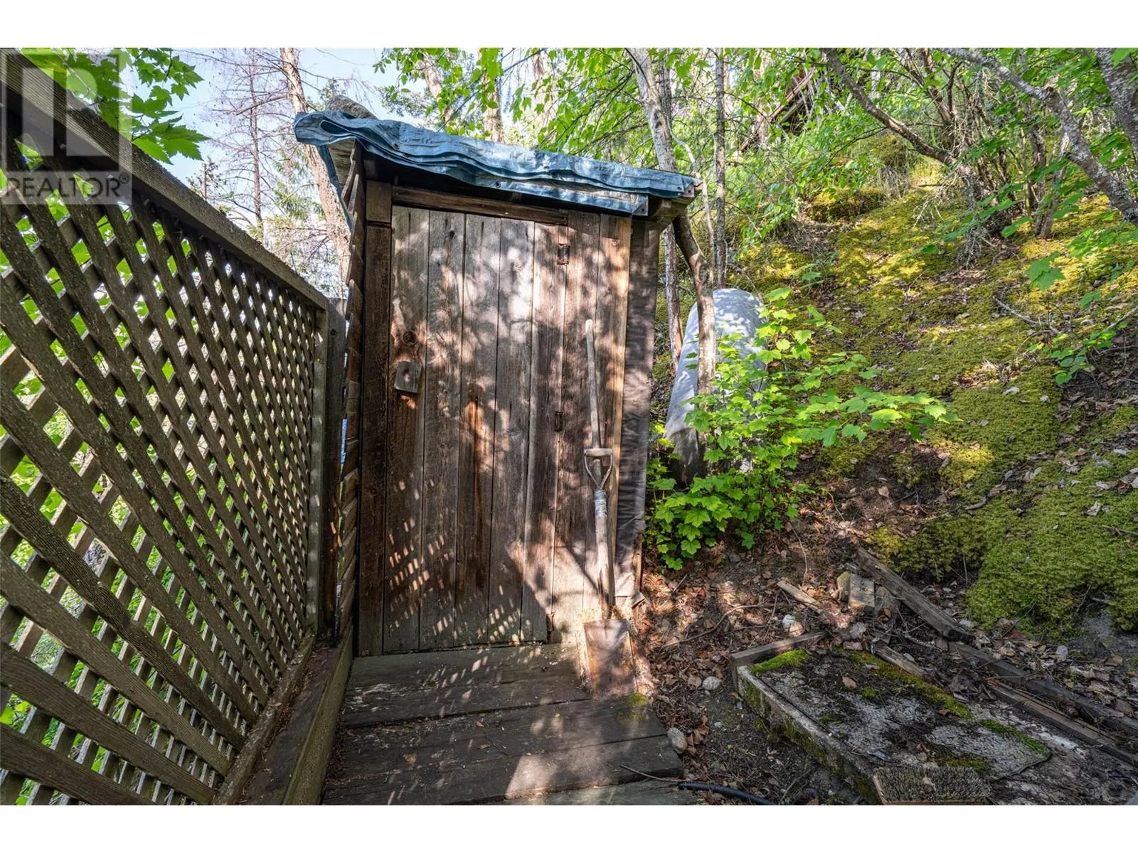 5867 Cosens Bay Road