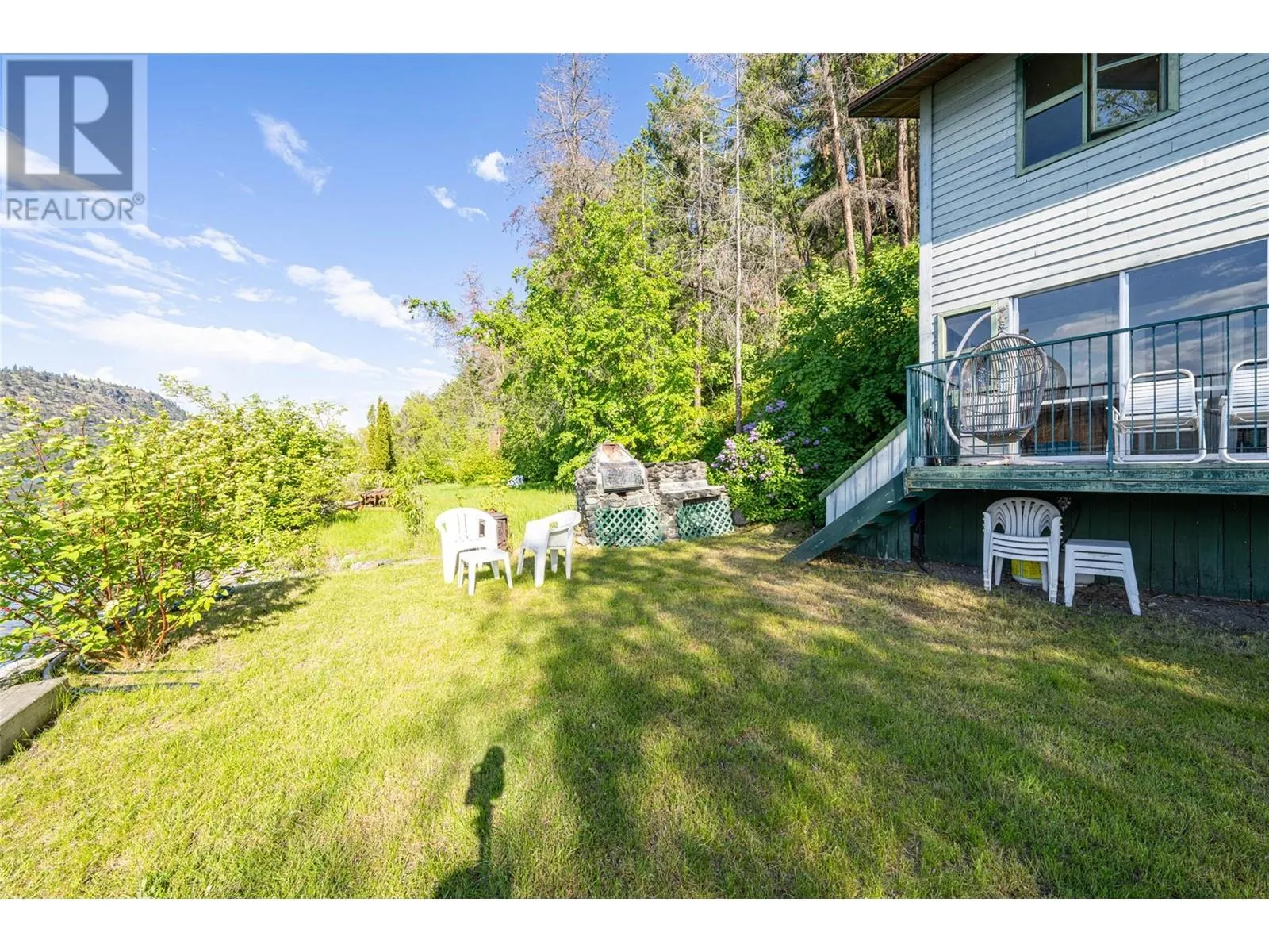 5867 Cosens Bay Road