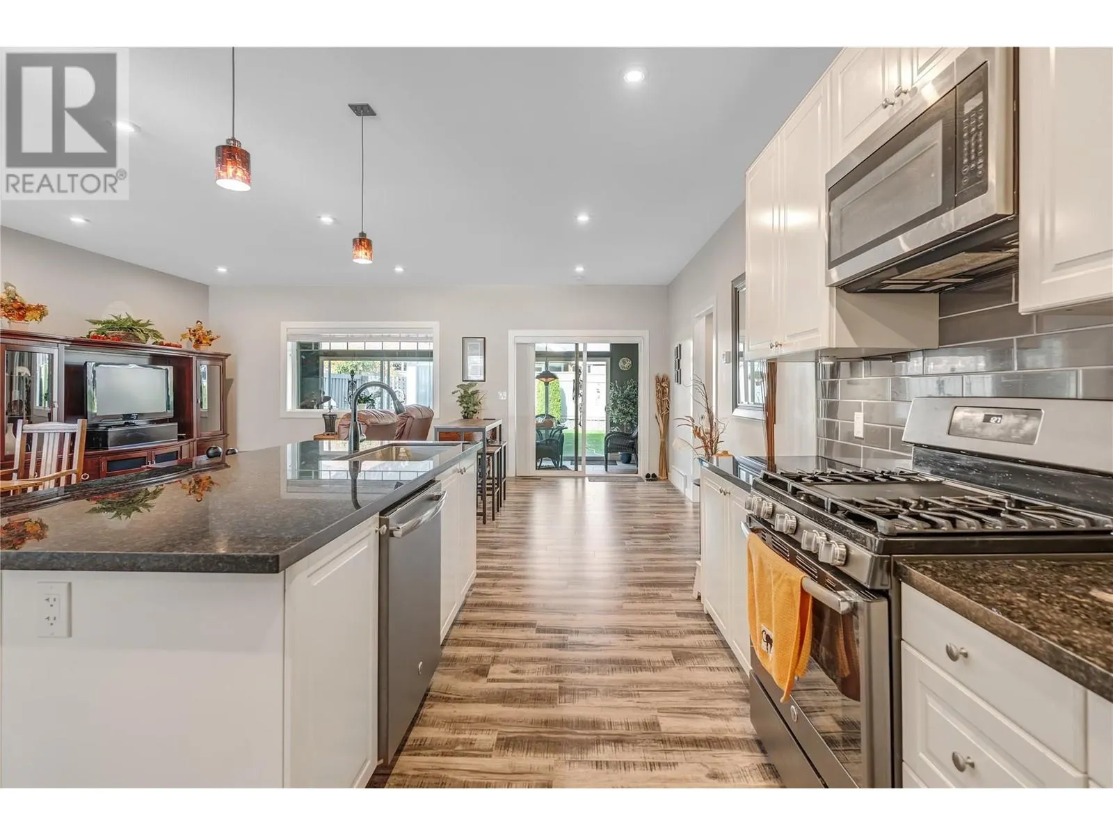324 K VIEW Crescent
