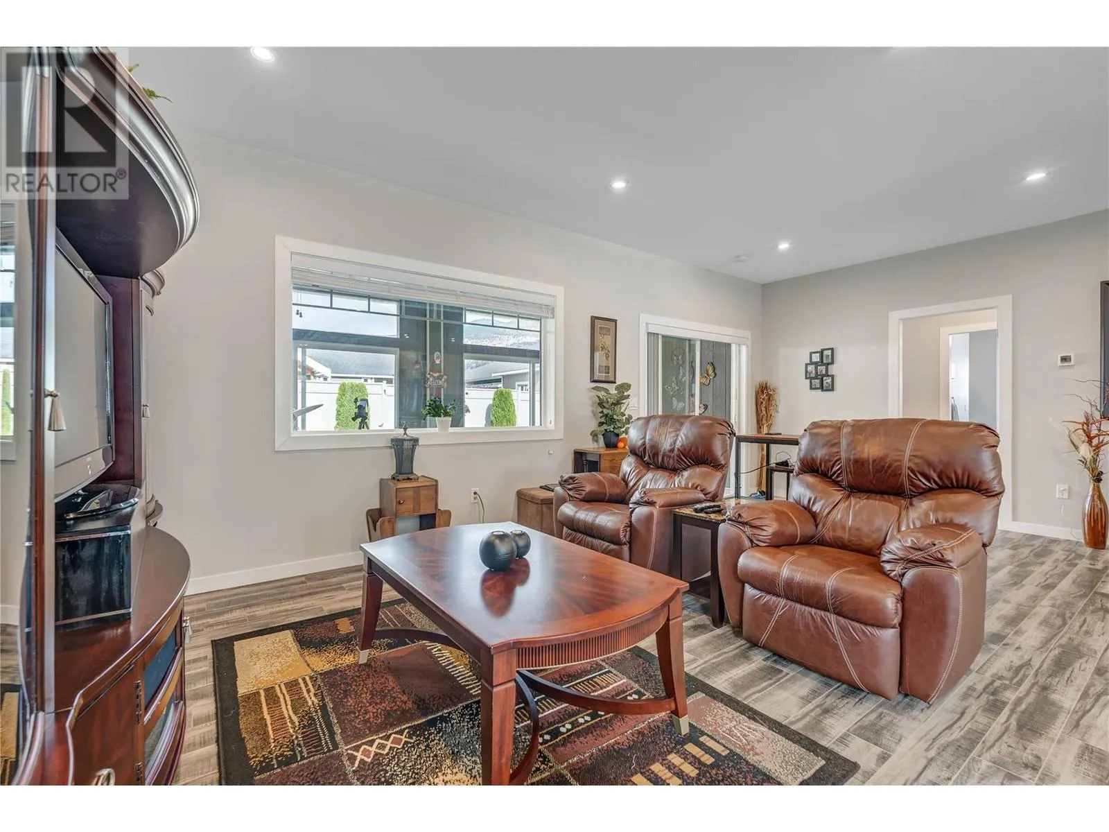324 K VIEW Crescent