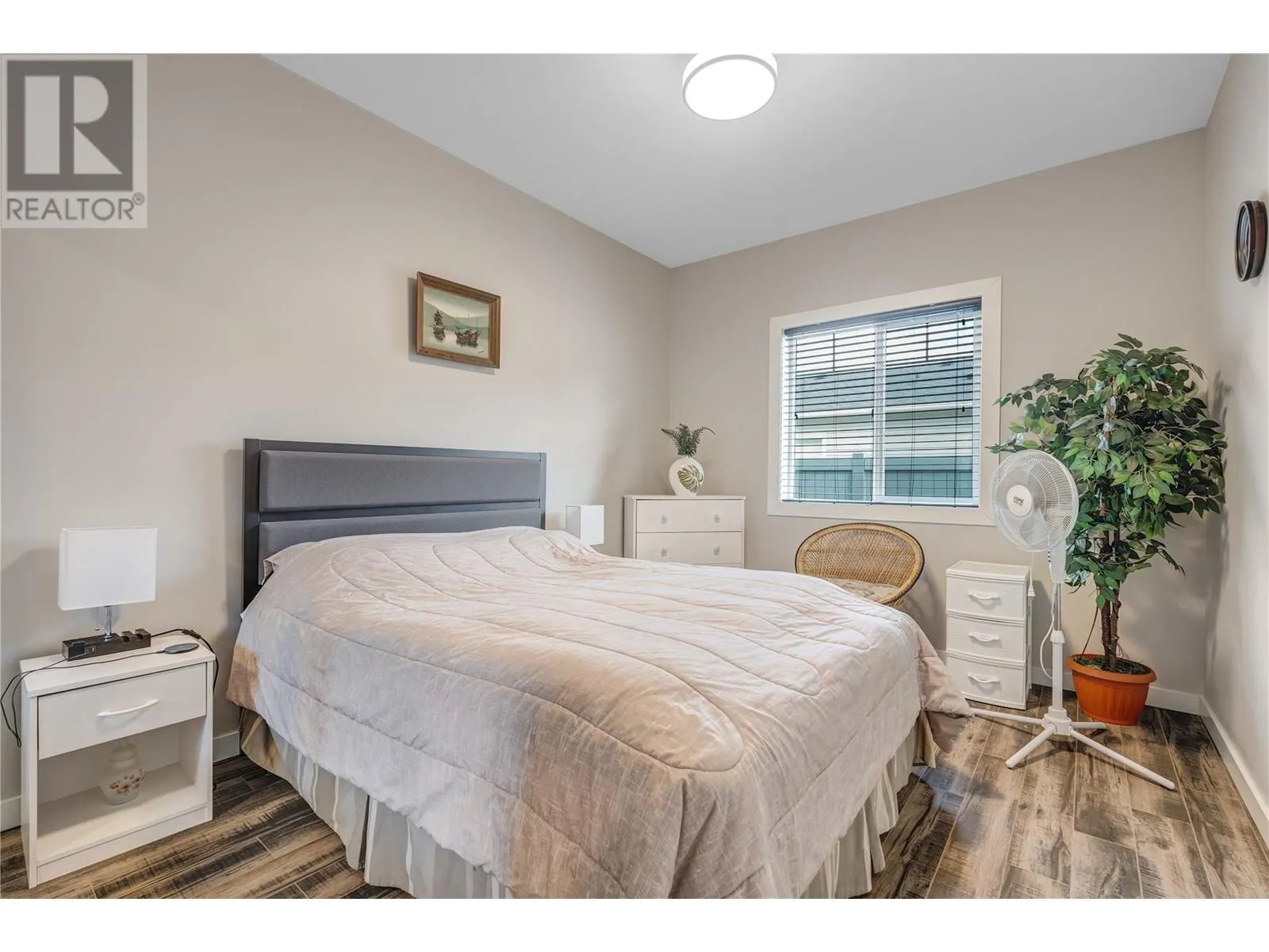 324 K VIEW Crescent