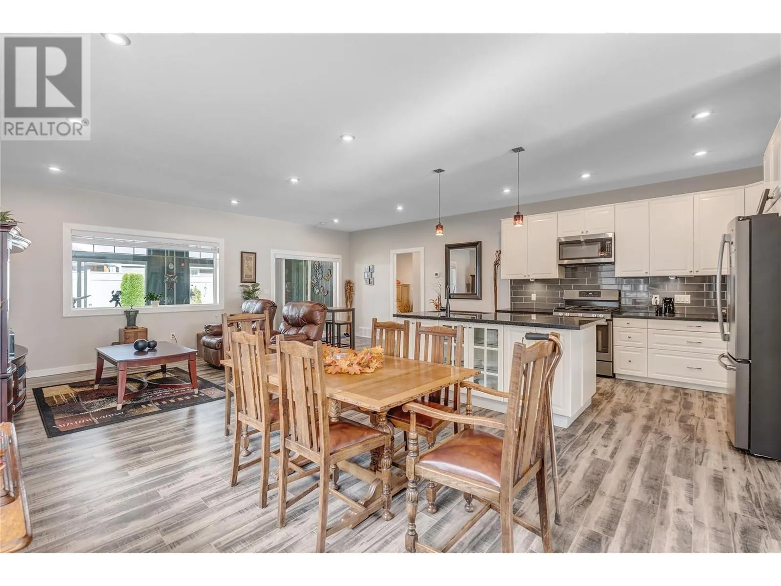 324 K VIEW Crescent