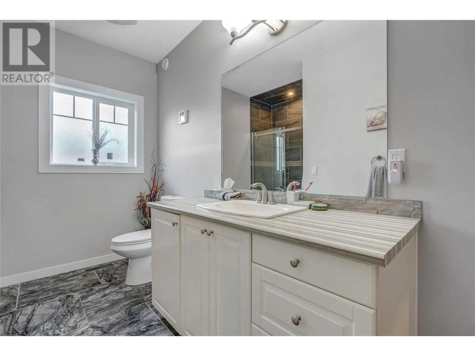 324 K VIEW Crescent