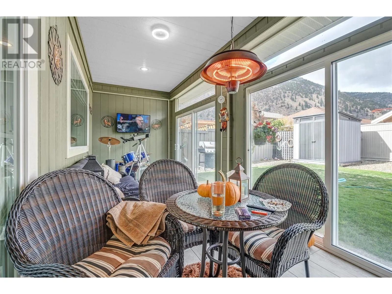 324 K VIEW Crescent