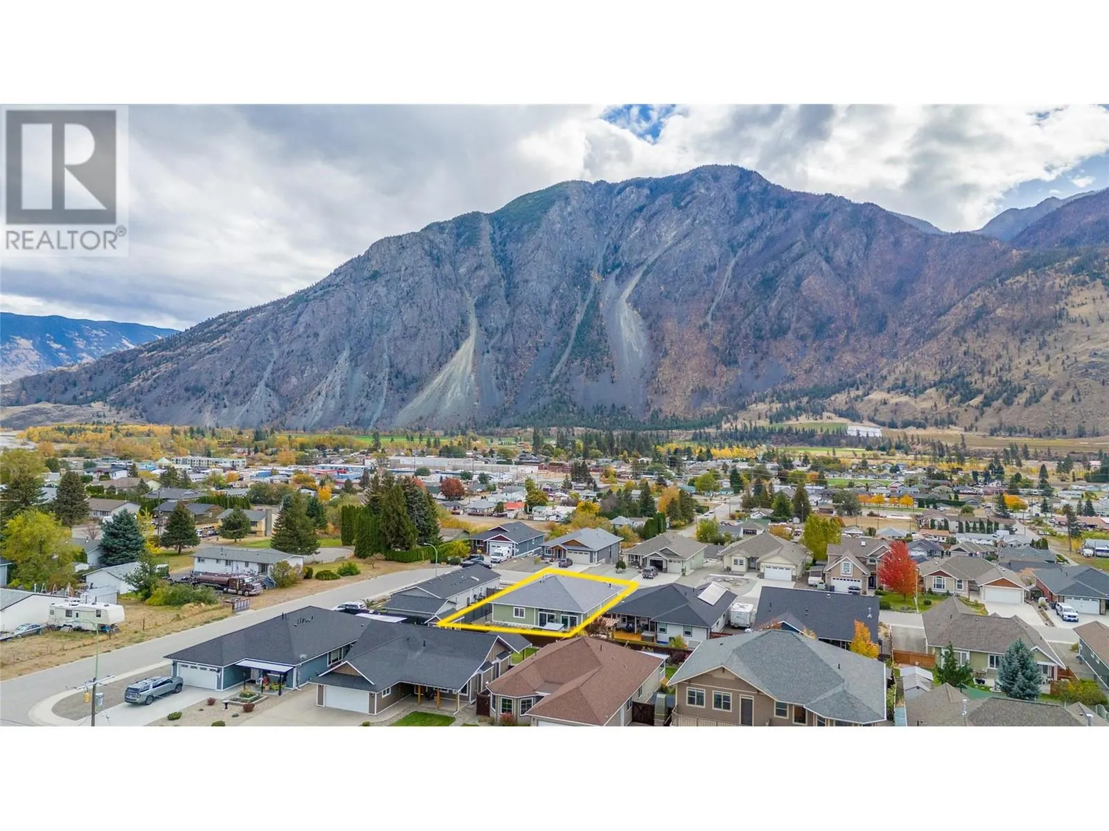 324 K VIEW Crescent