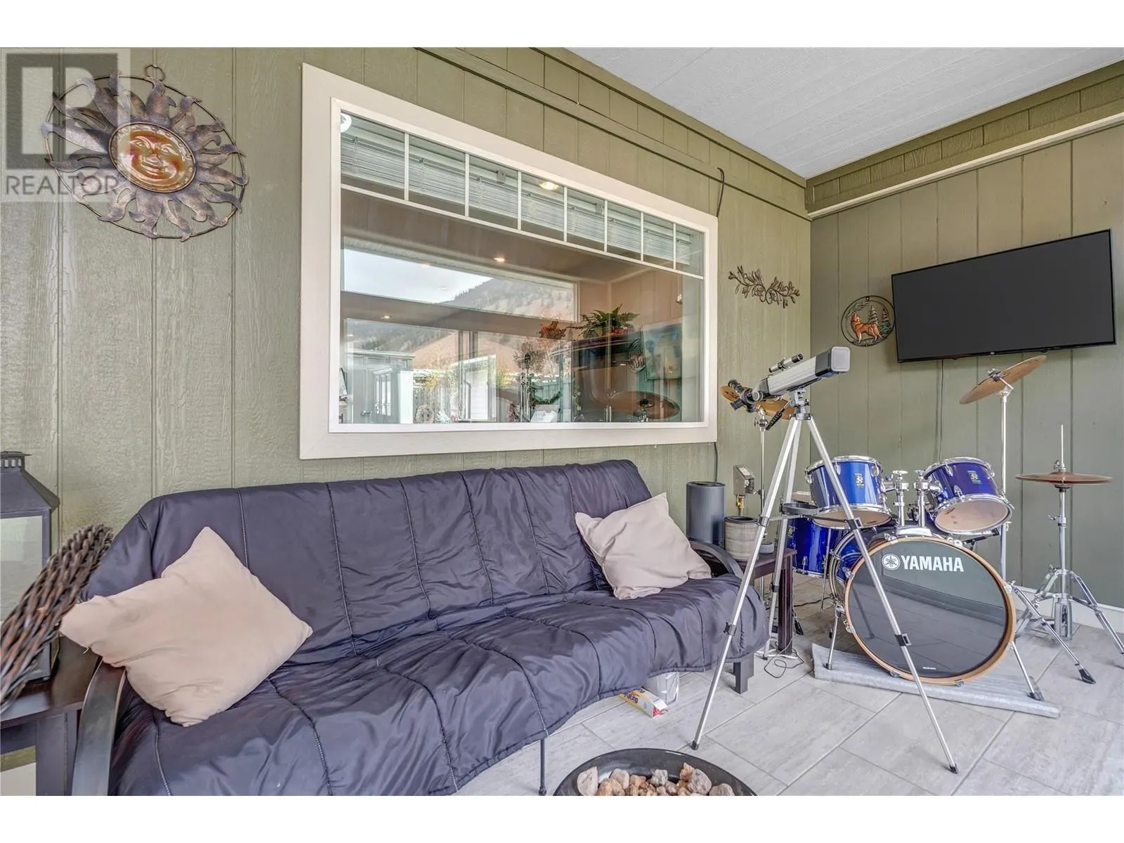 324 K VIEW Crescent