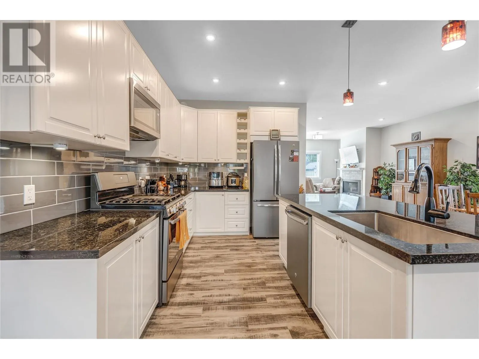 324 K VIEW Crescent