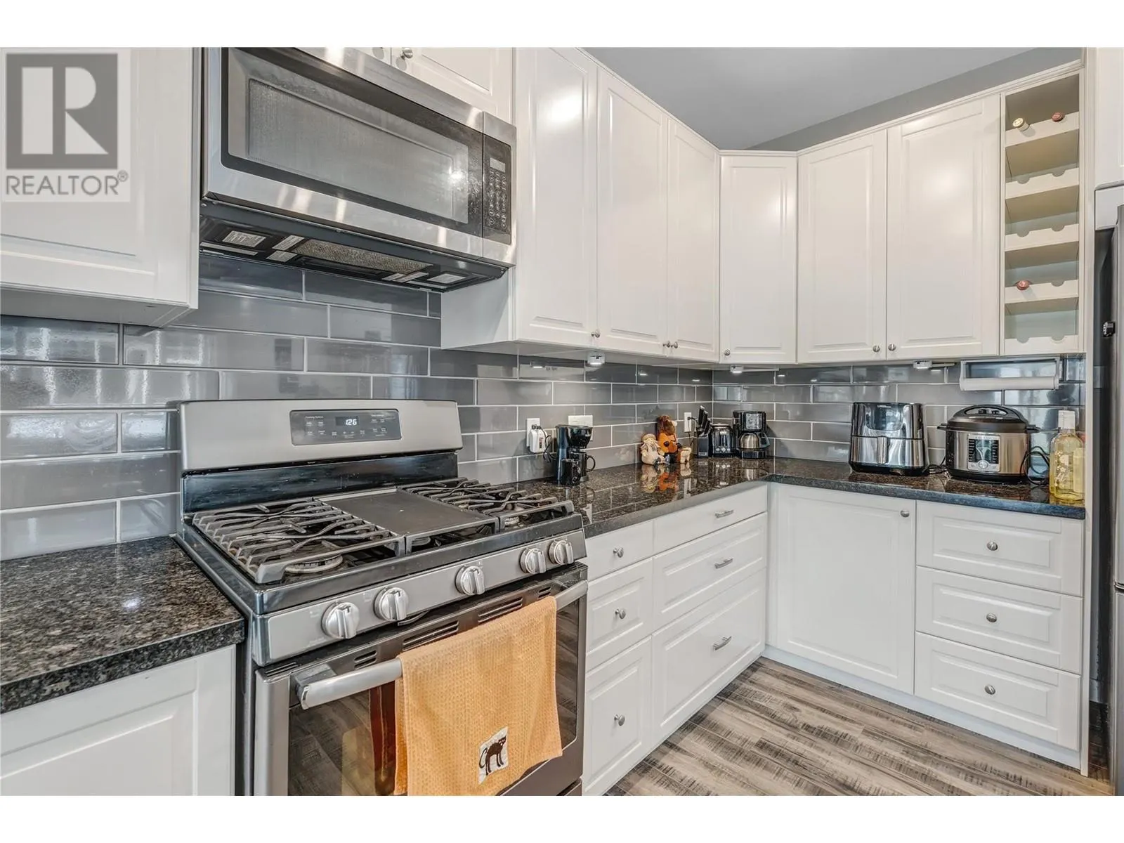 324 K VIEW Crescent