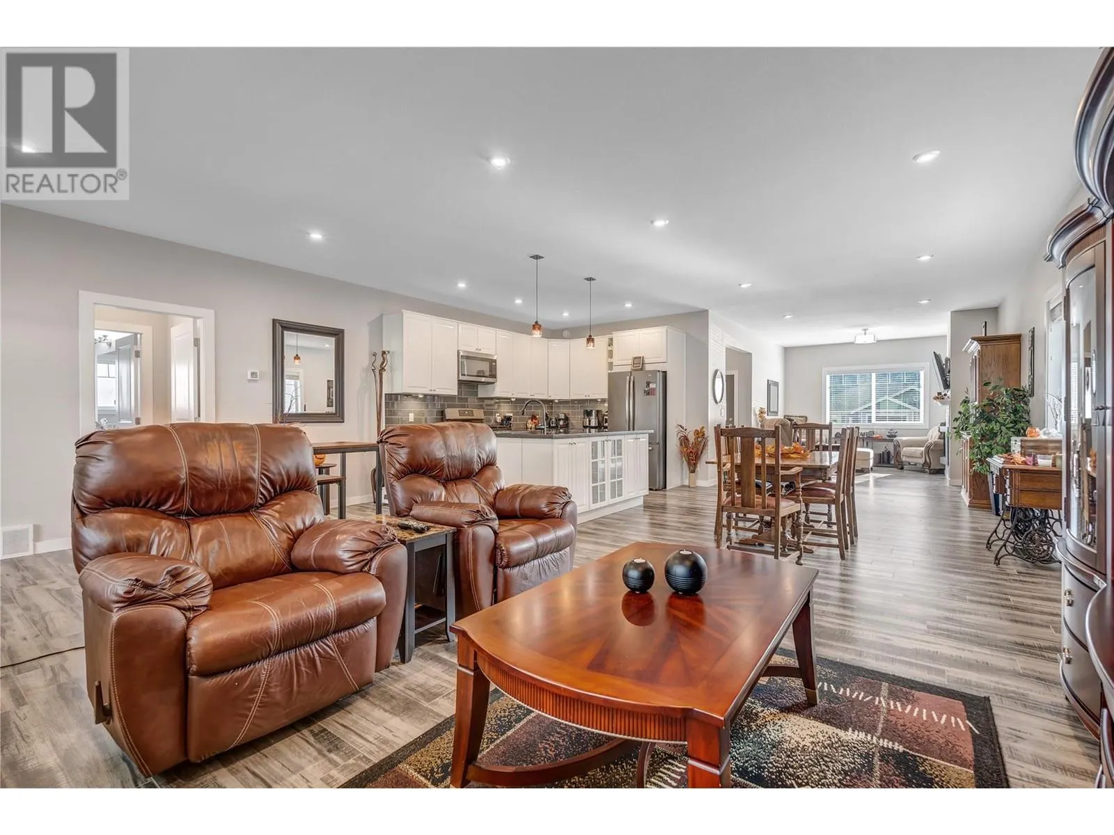 324 K VIEW Crescent