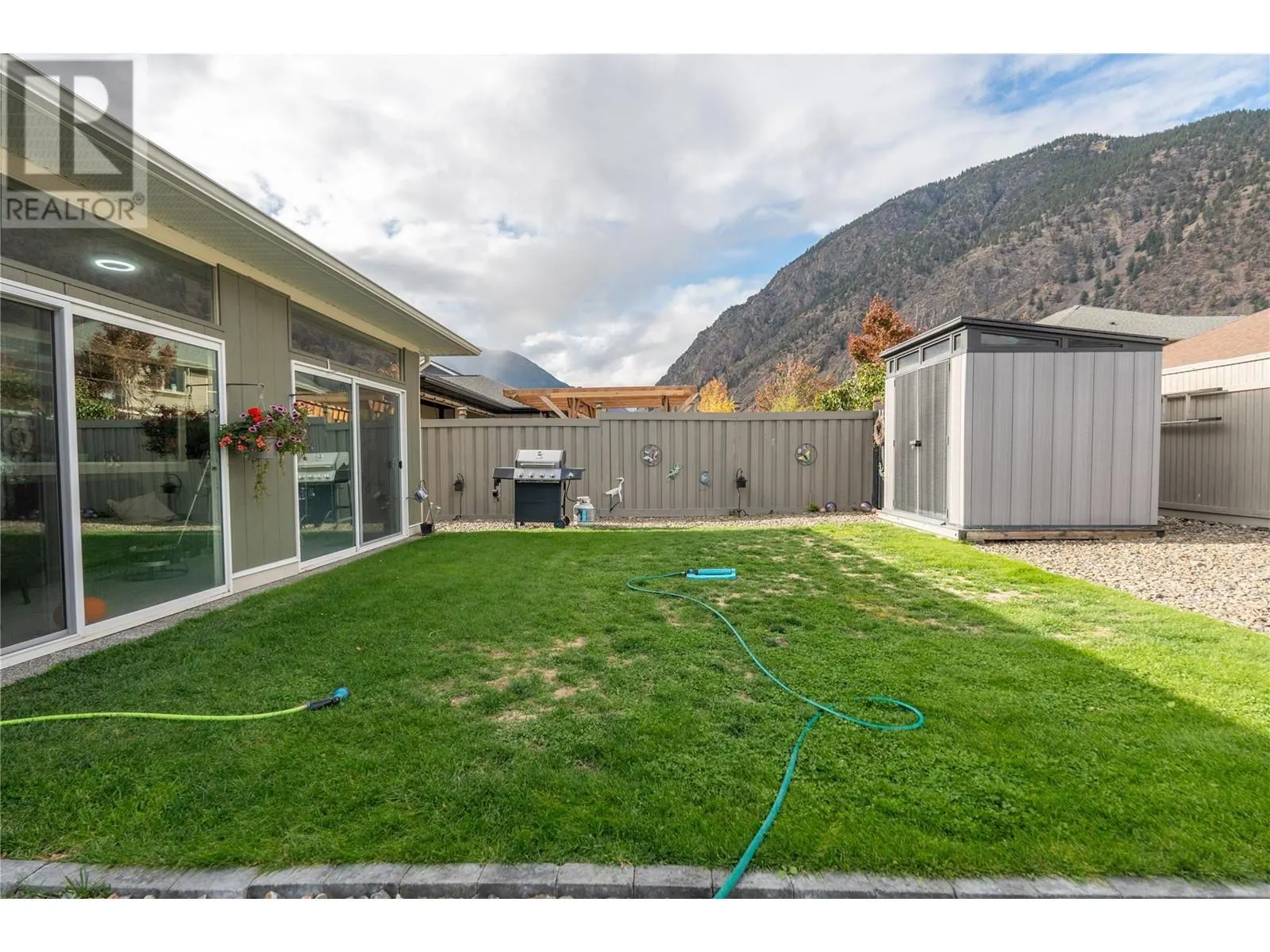 324 K VIEW Crescent