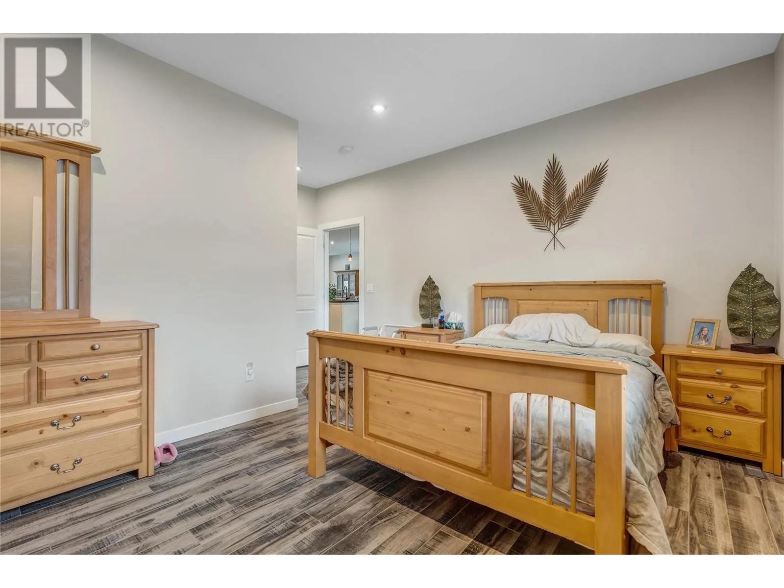 324 K VIEW Crescent