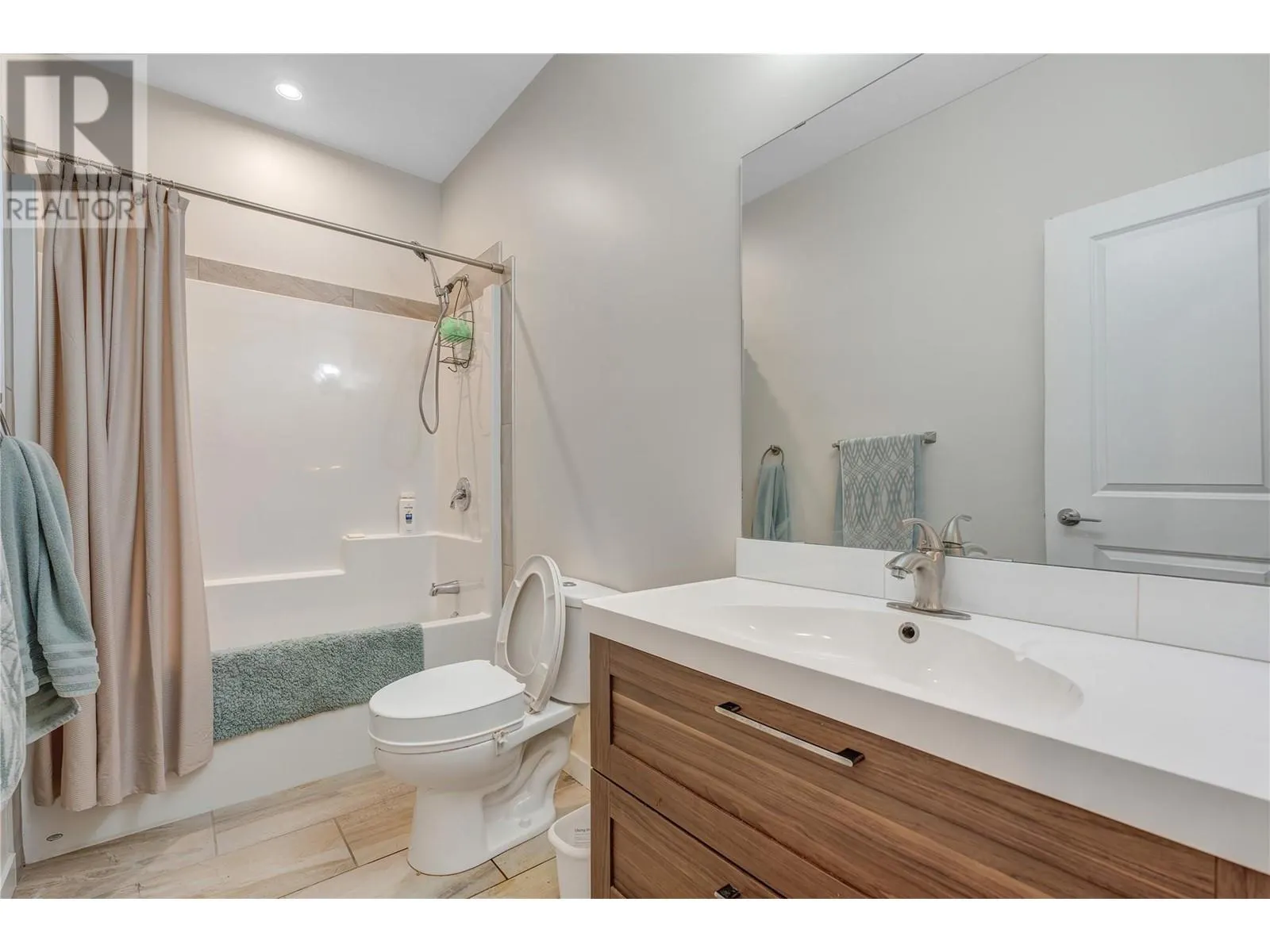 324 K VIEW Crescent