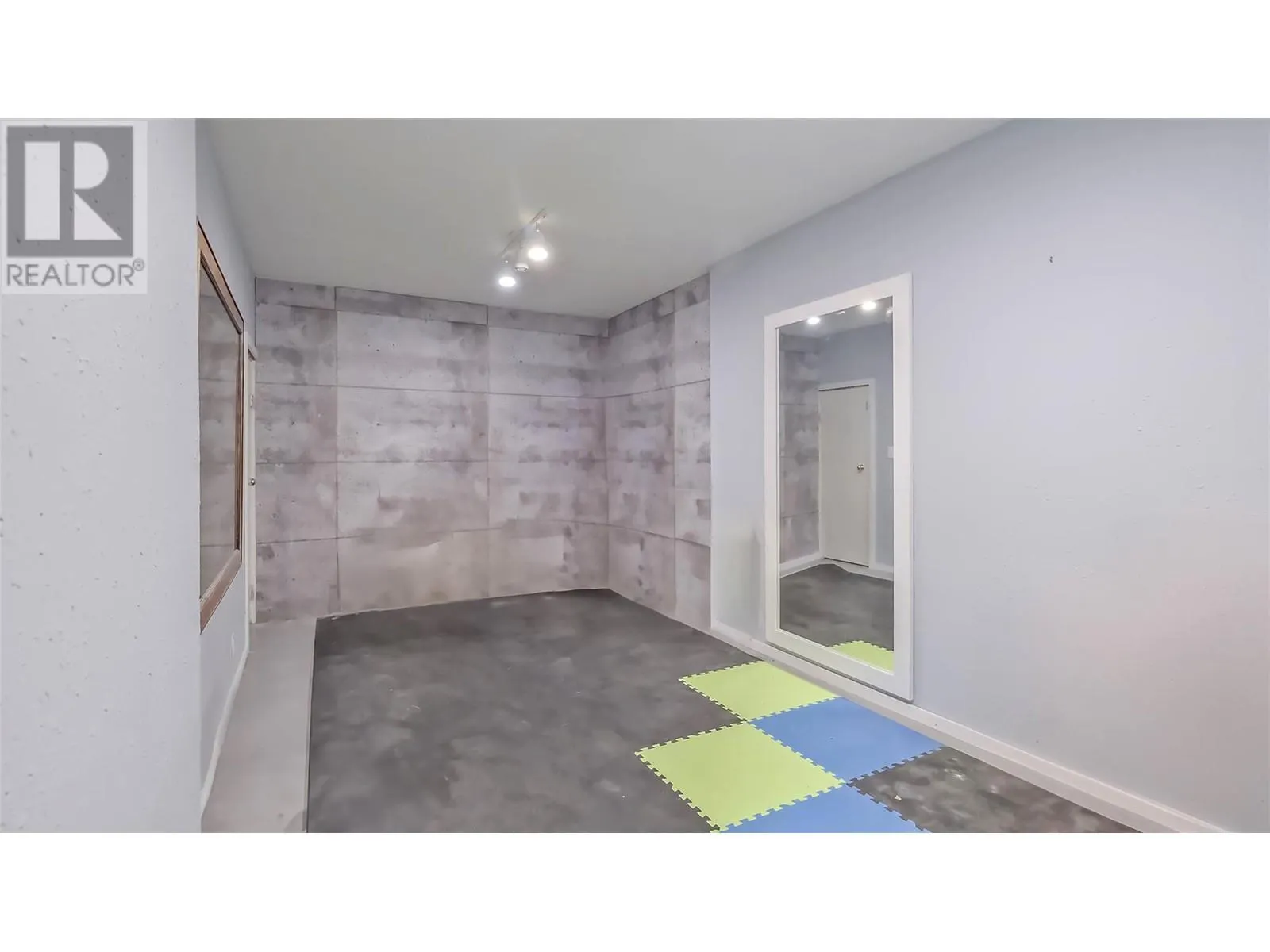 12821 Schaeffer Crescent