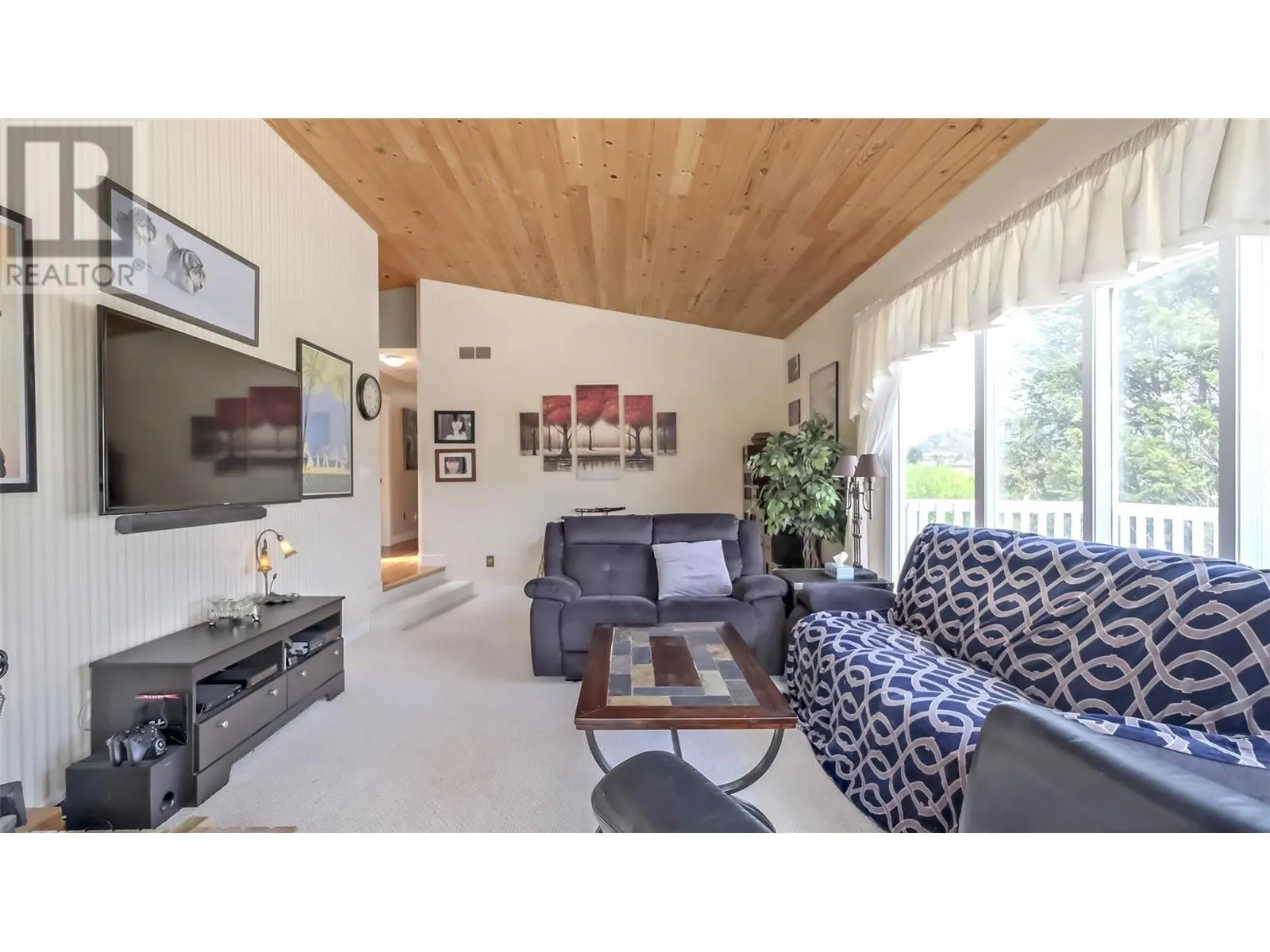 12821 Schaeffer Crescent