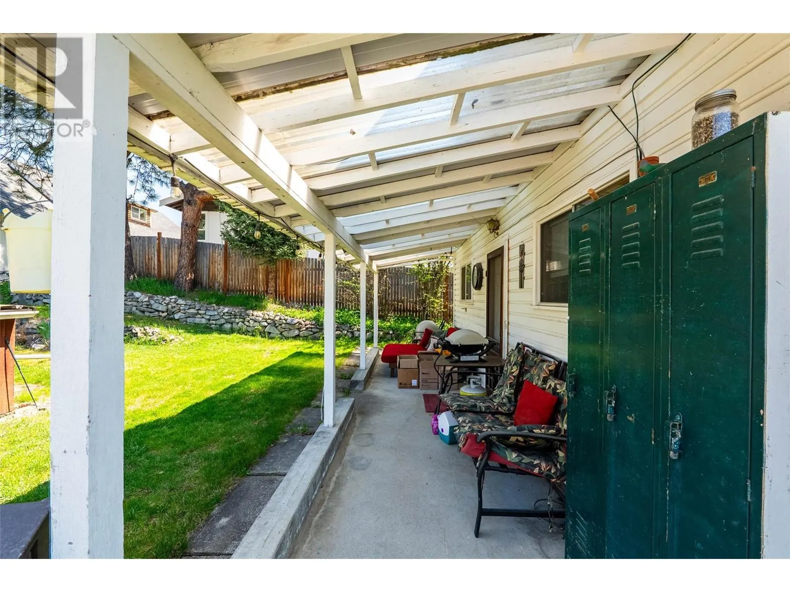 809 DAVIES Street