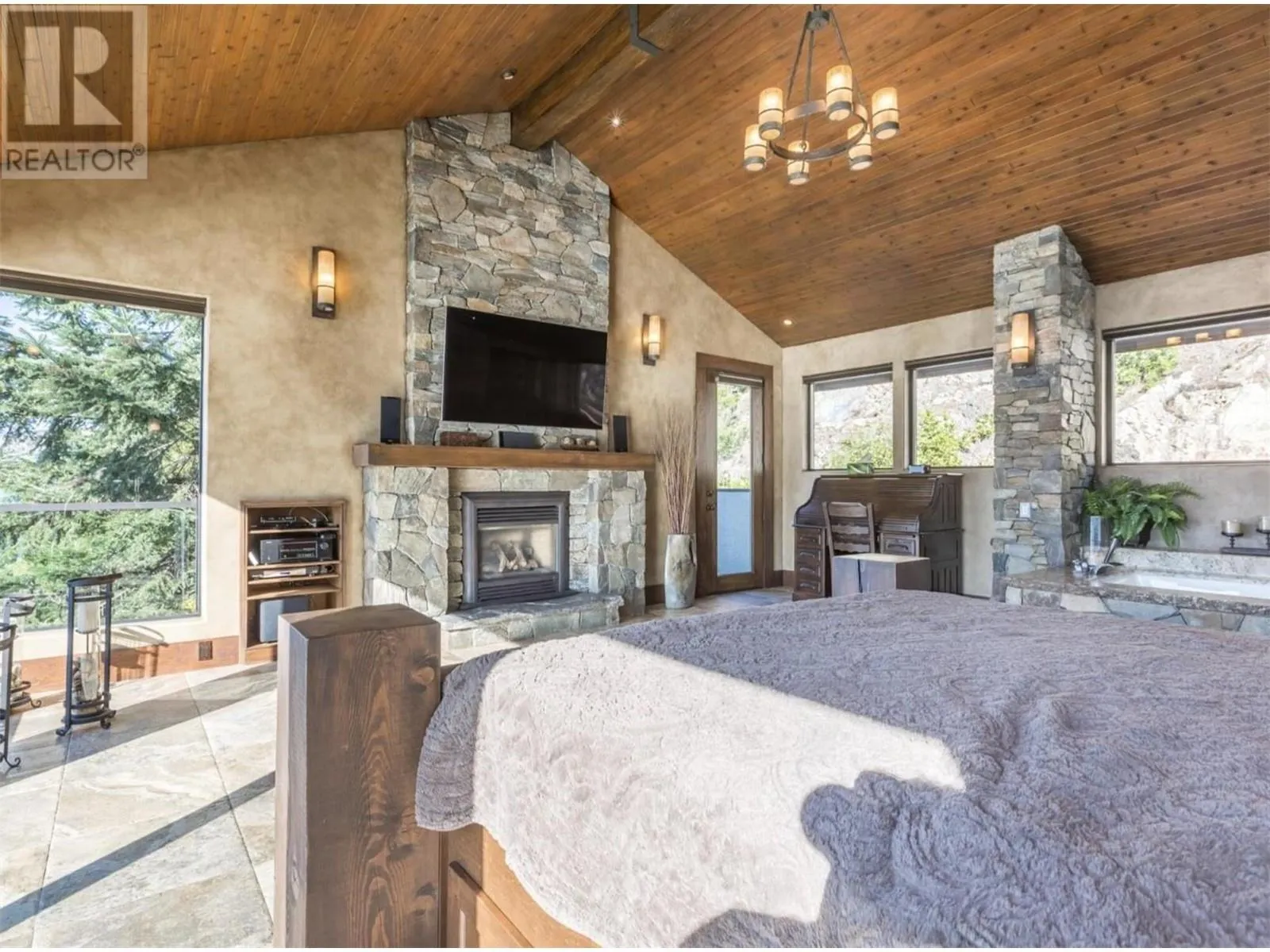 15010 & 15020 Tamarack Drive