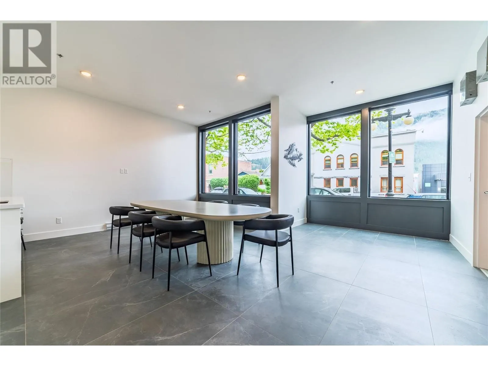 514 VICTORIA Street Unit# 207