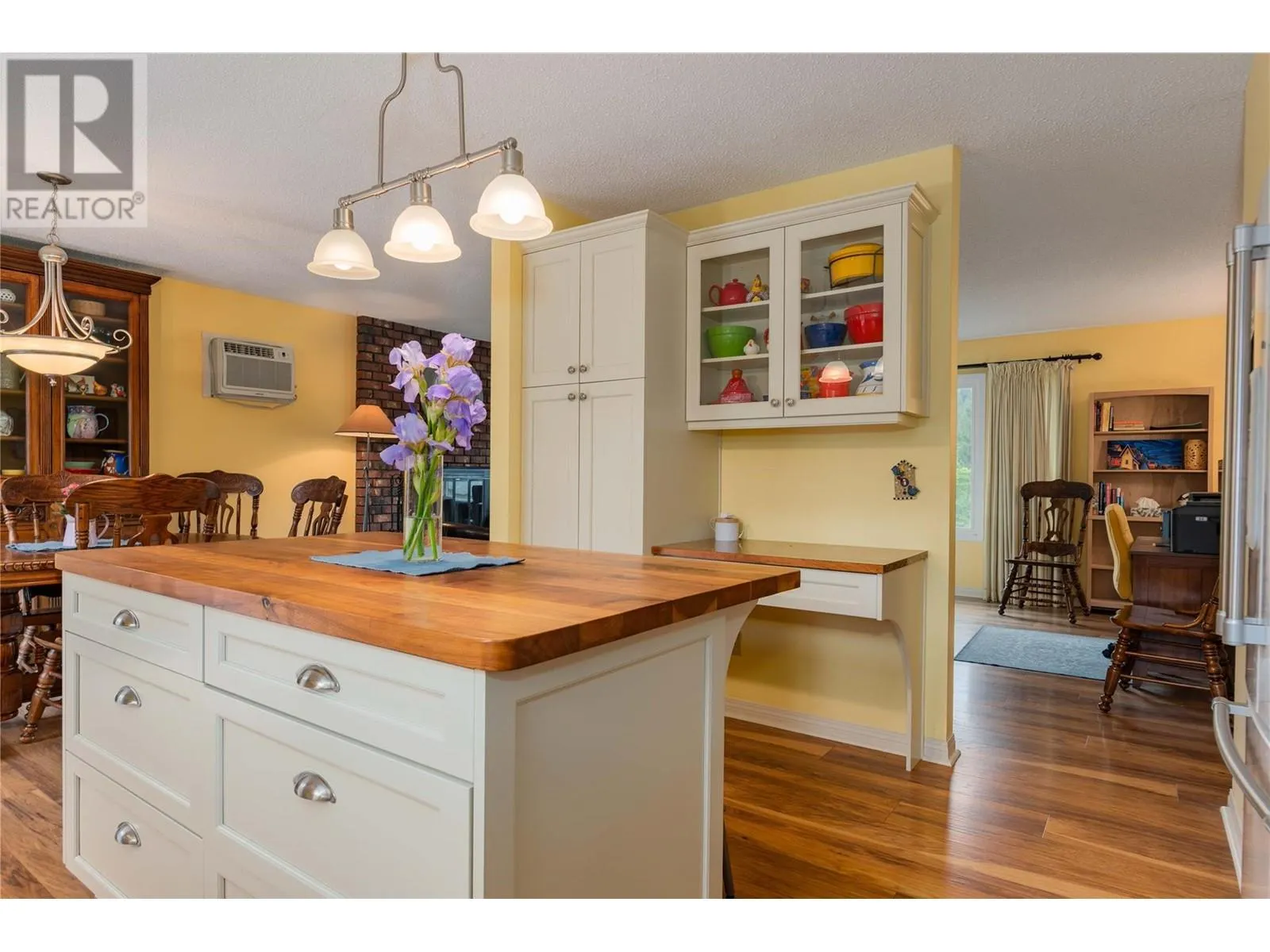 1923 Riverside Crescent