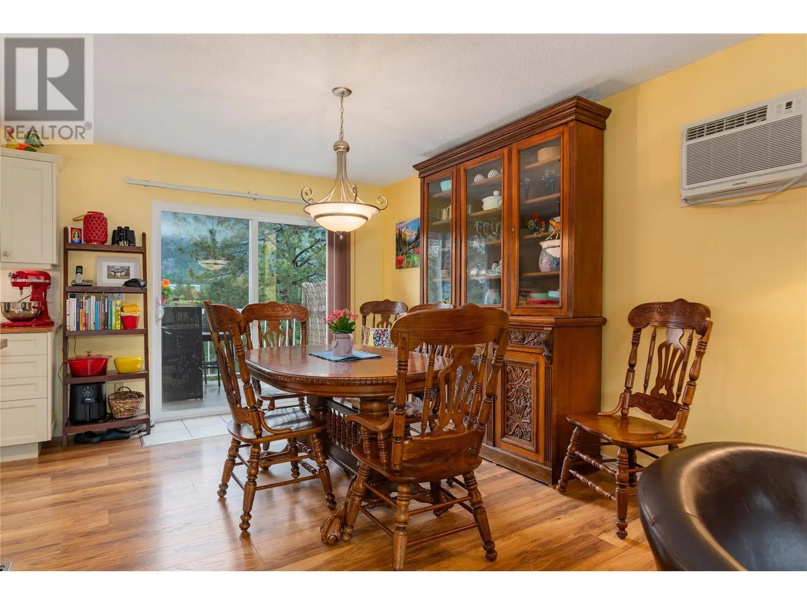 1923 Riverside Crescent