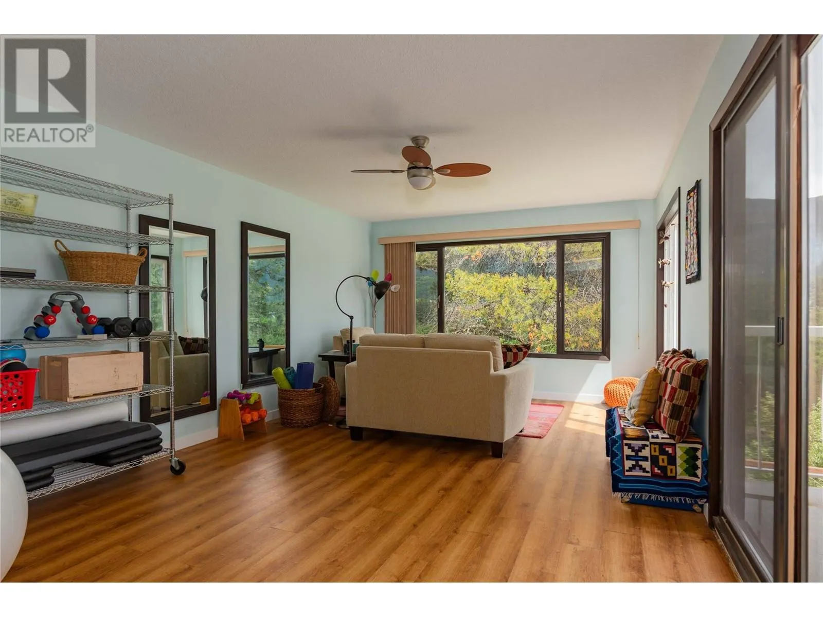 1923 Riverside Crescent